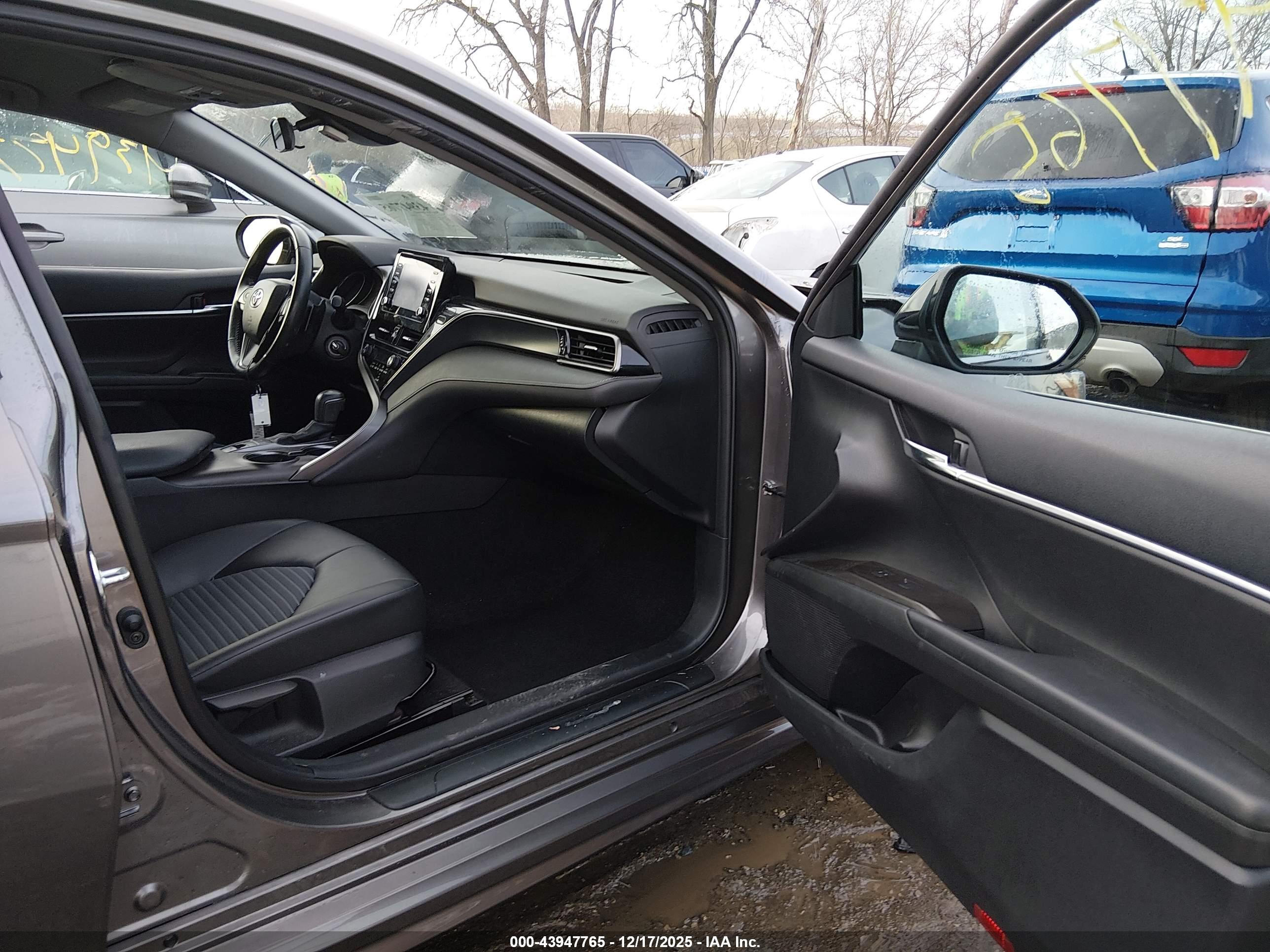 TOYOTA CAMRY image 5