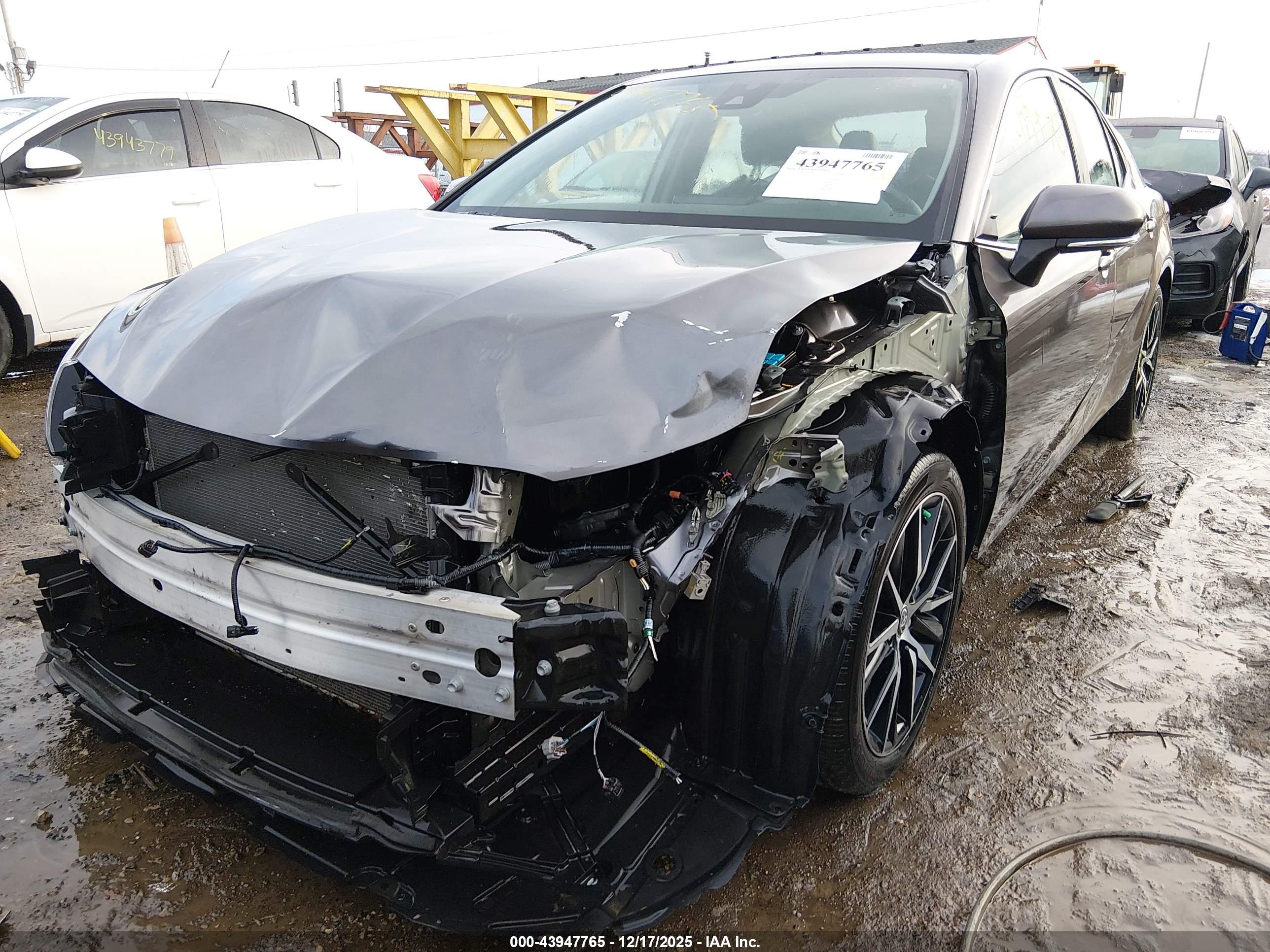TOYOTA CAMRY image 6