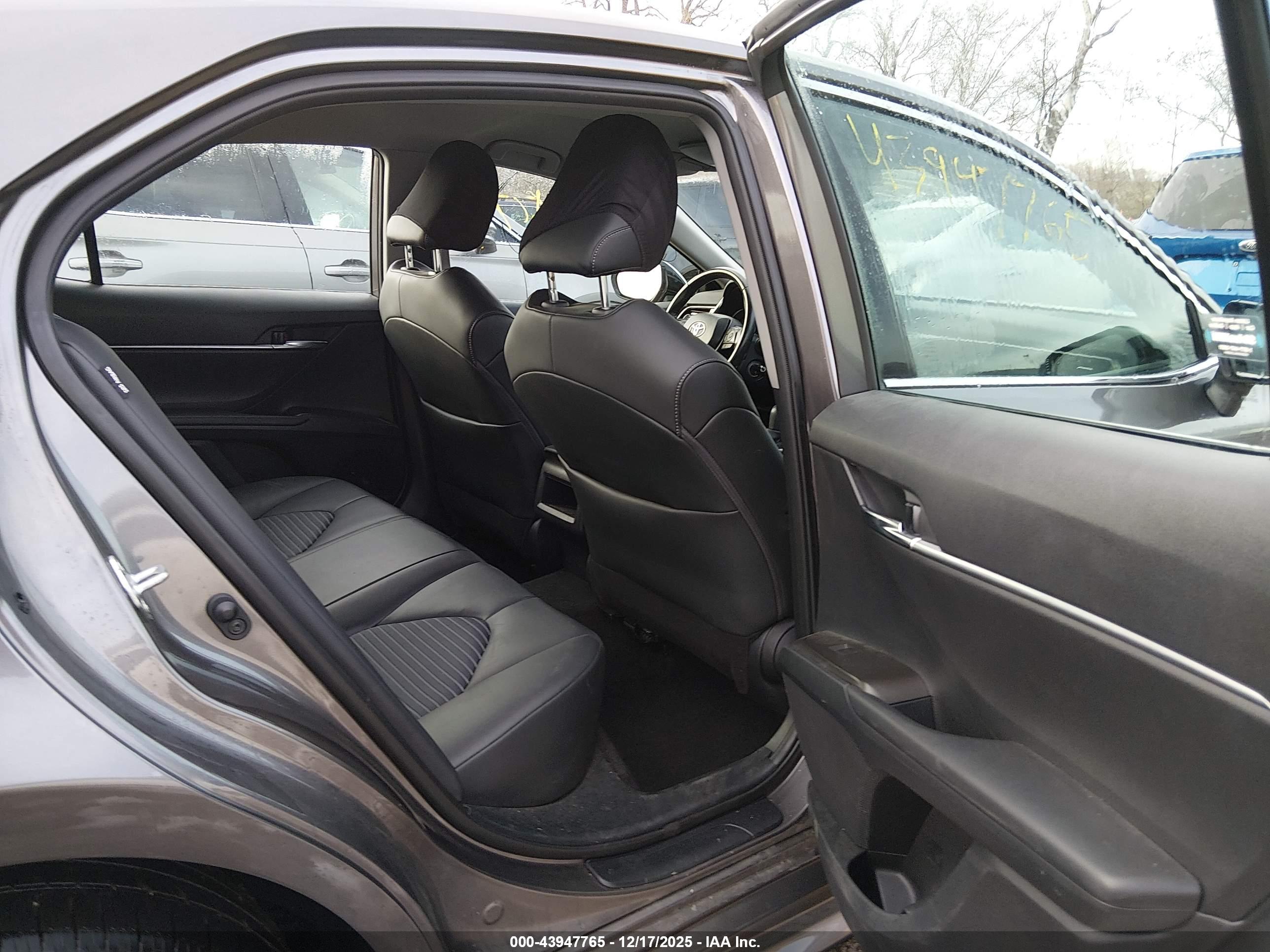 TOYOTA CAMRY image 8