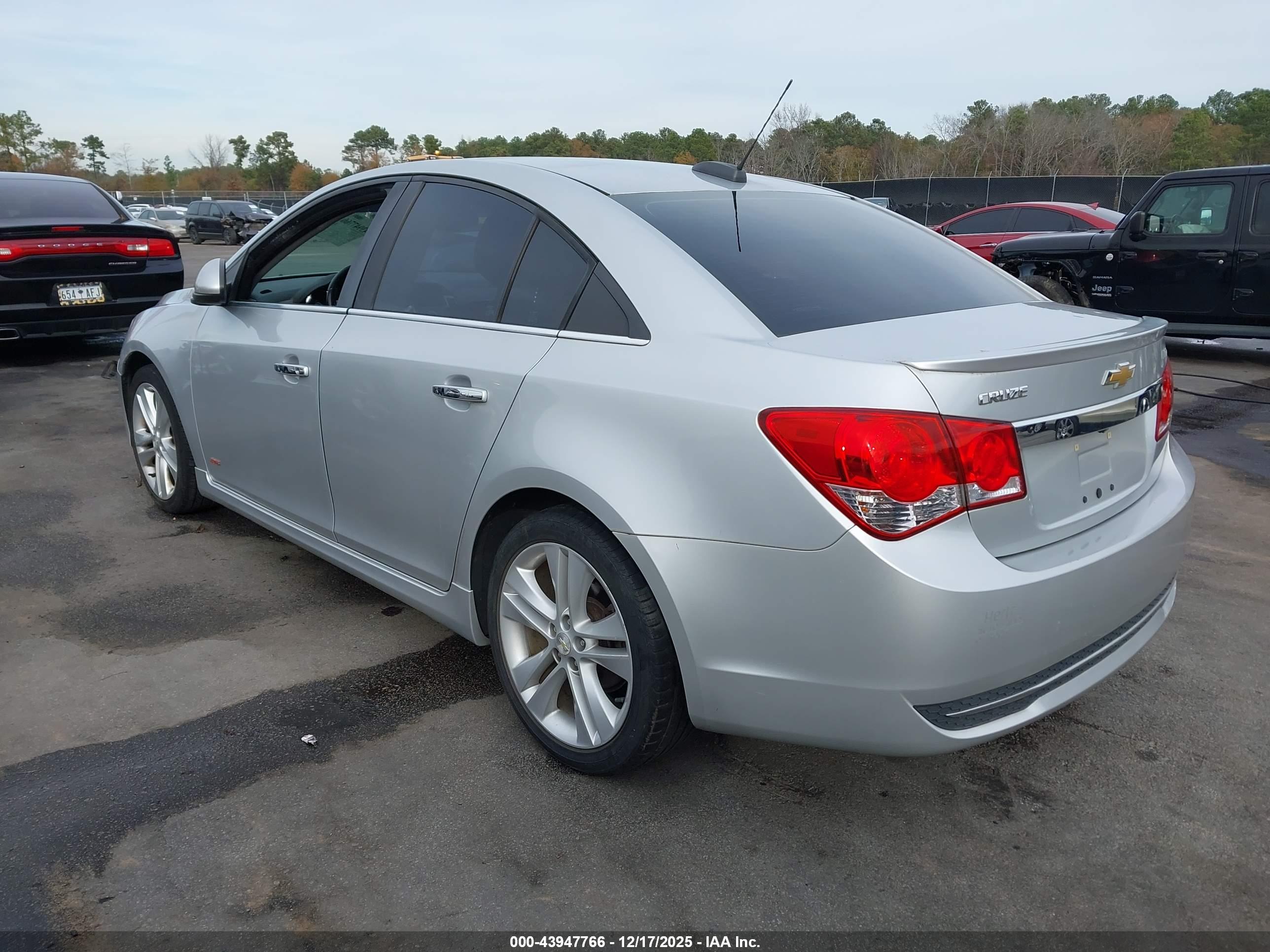 CHEVROLET CRUZE image 3