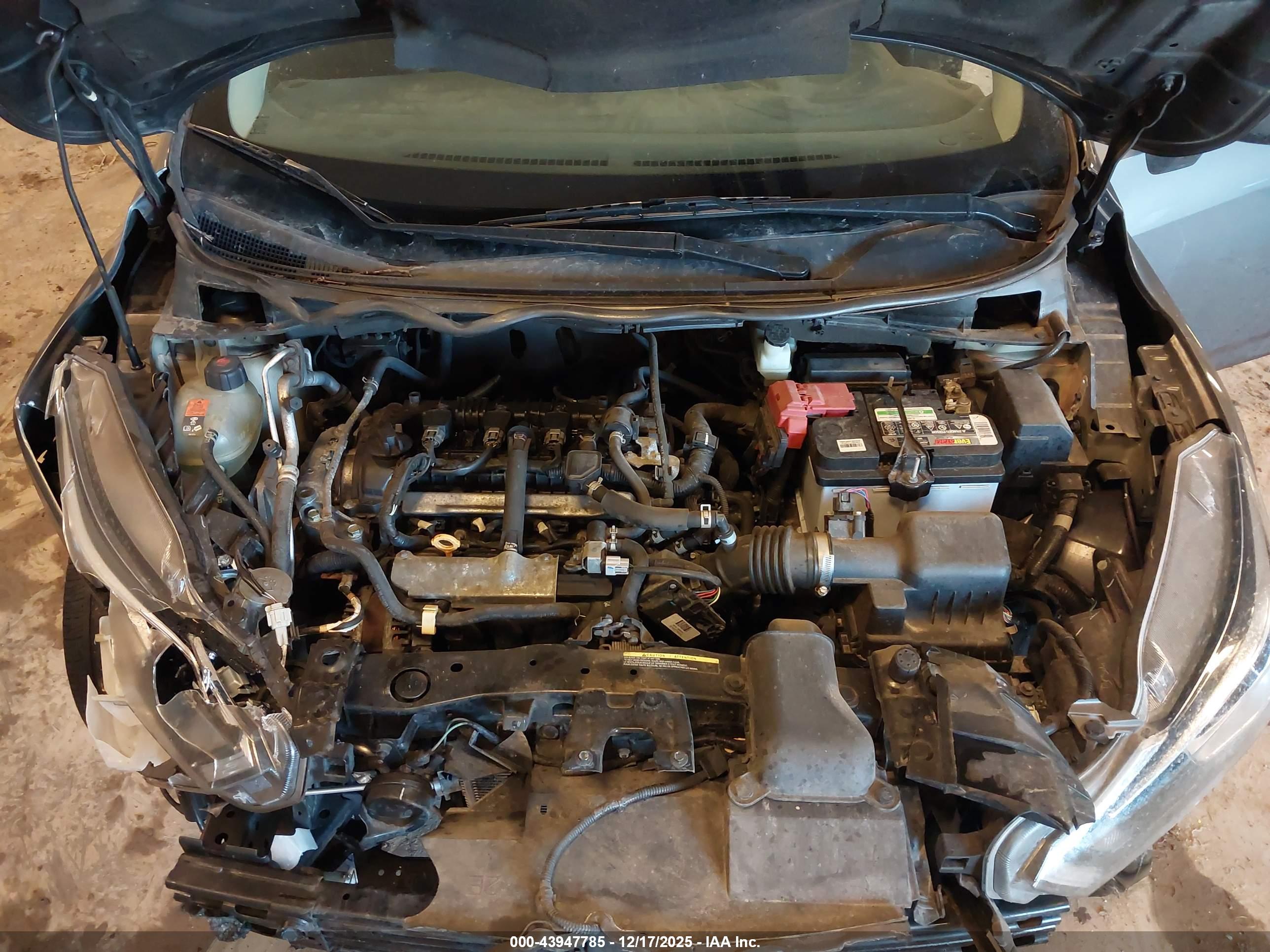 NISSAN VERSA image 10