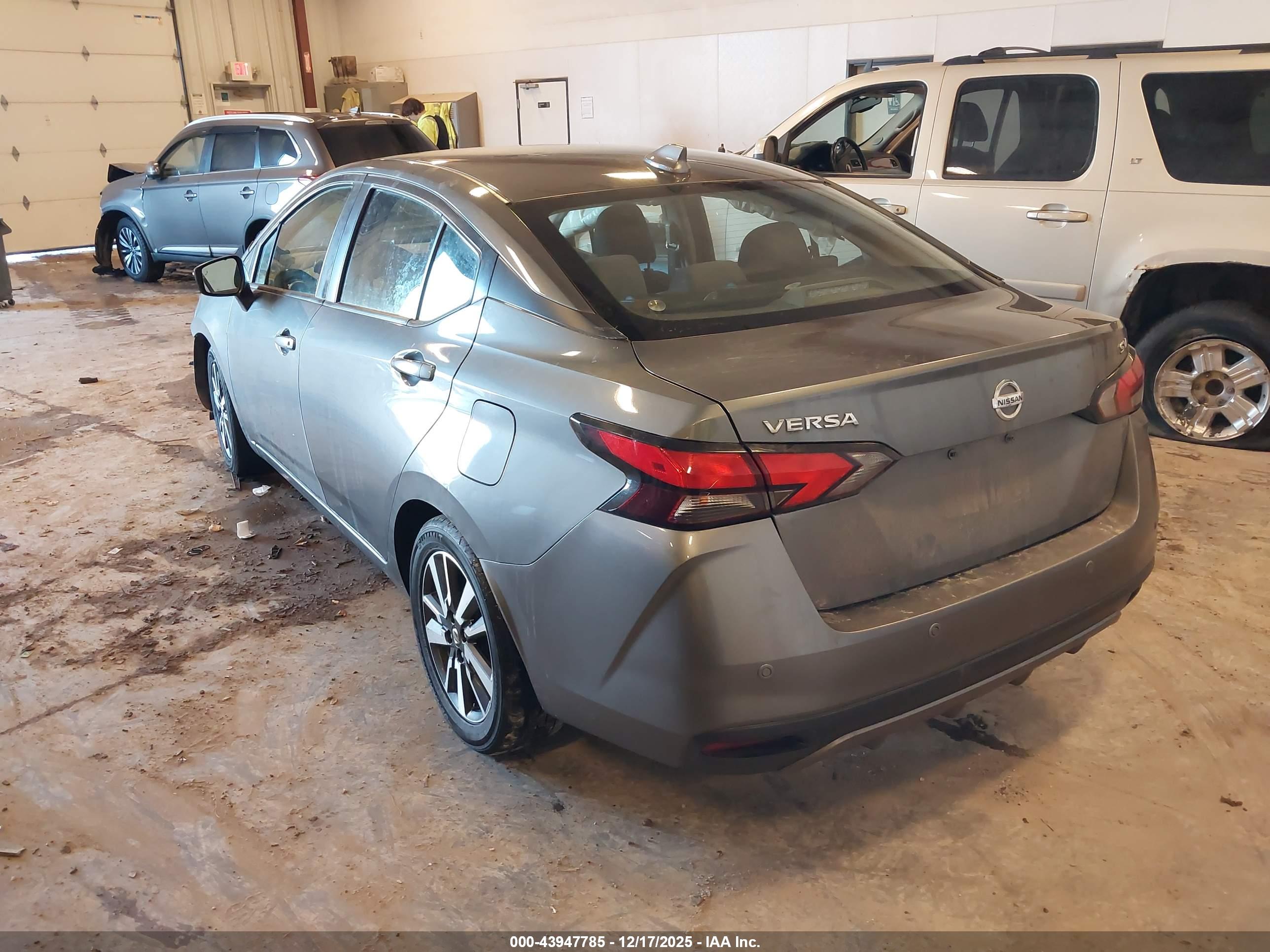 NISSAN VERSA image 3