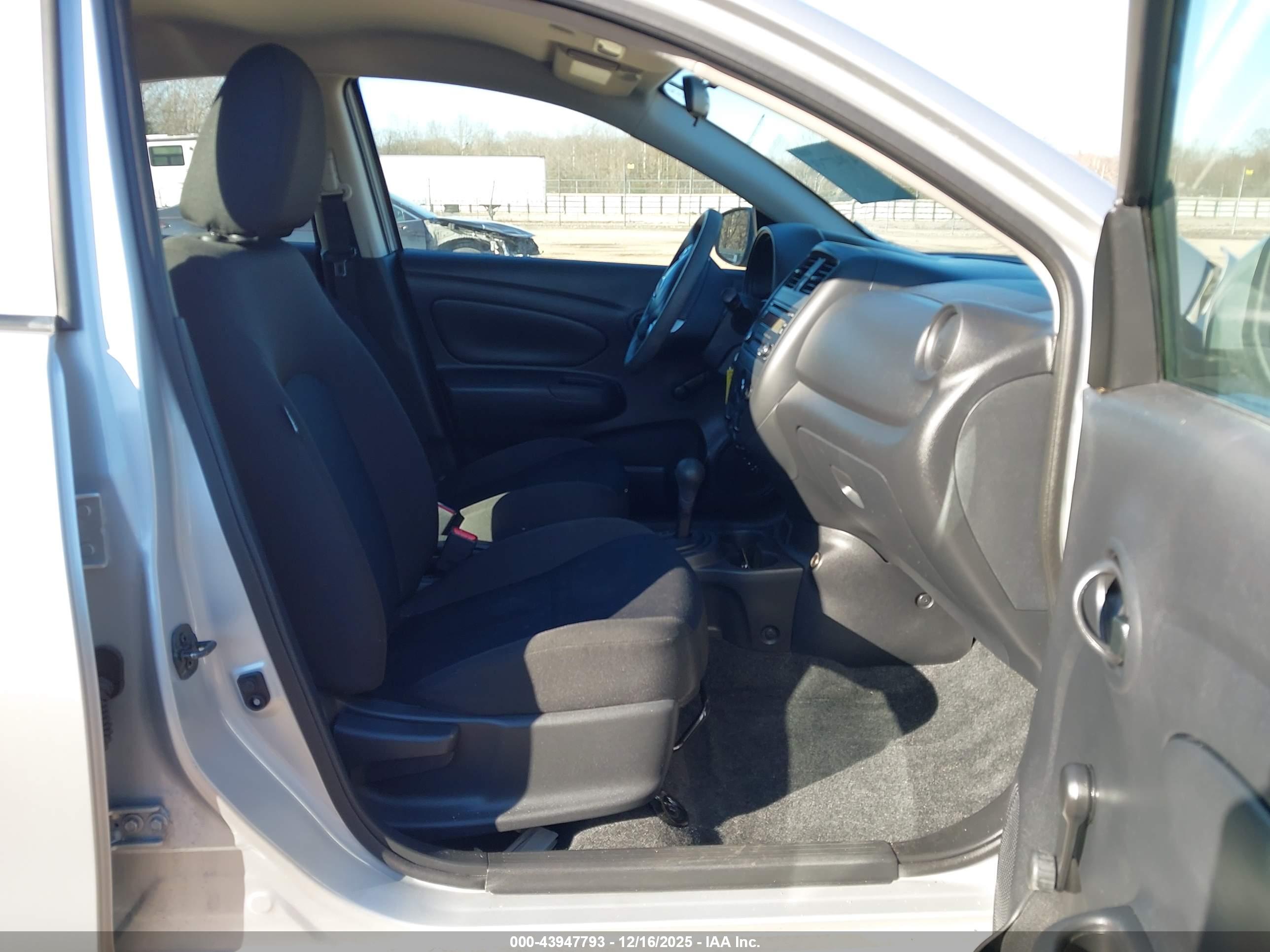 NISSAN VERSA image 5