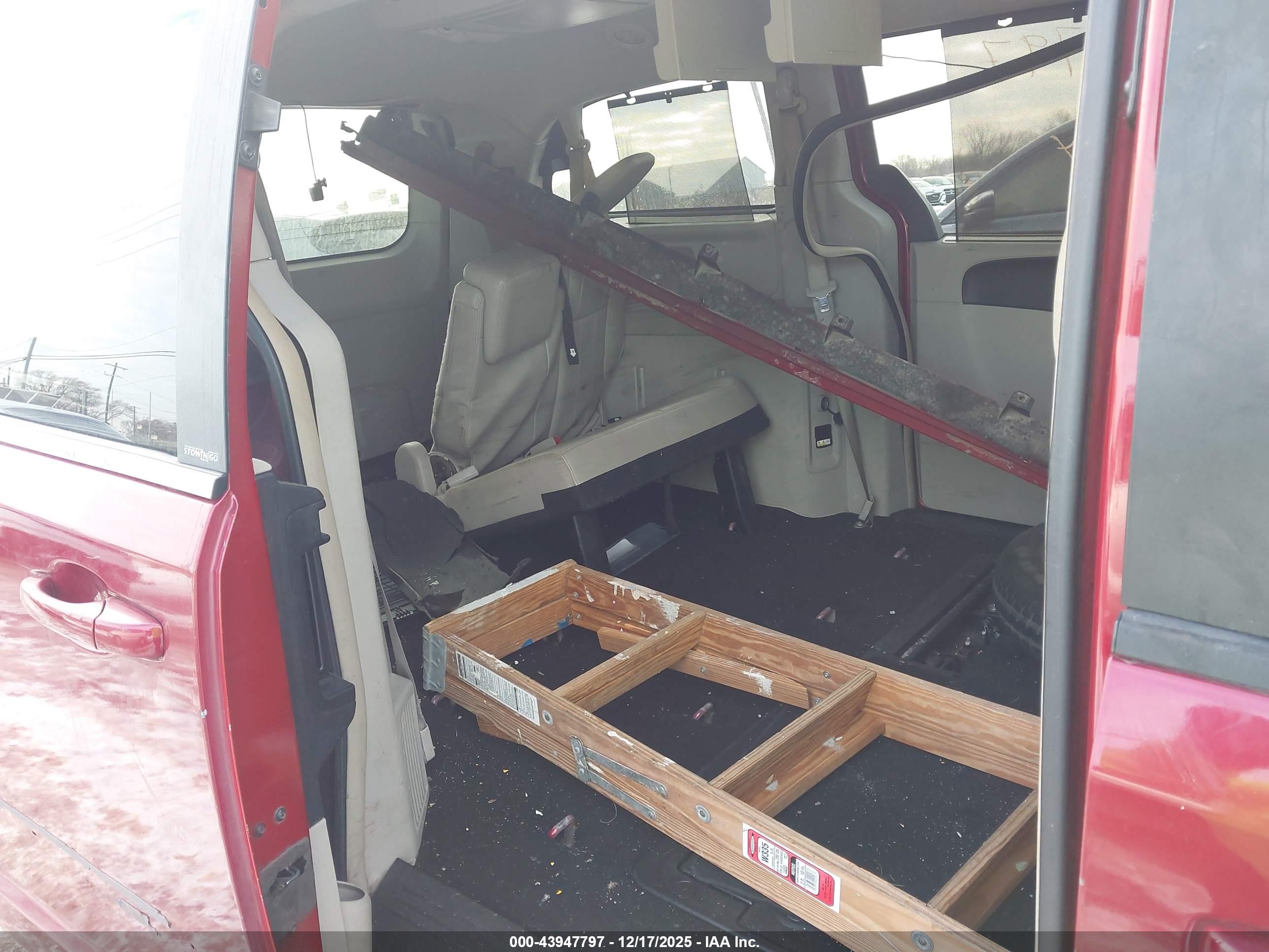 CHRYSLER TOWN image 8