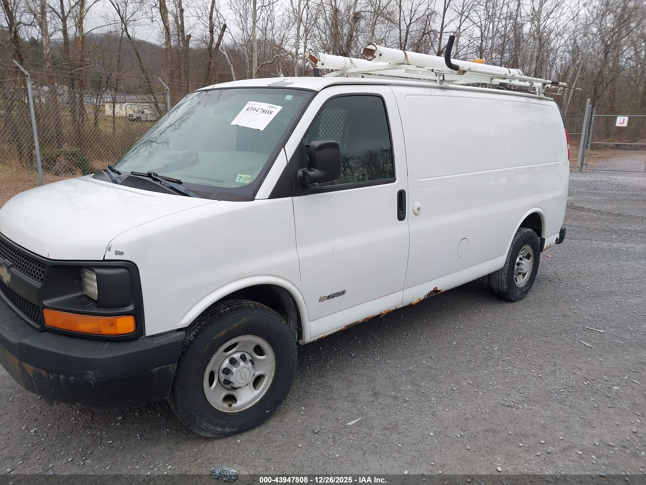 CHEVROLET EXPRESS image 2