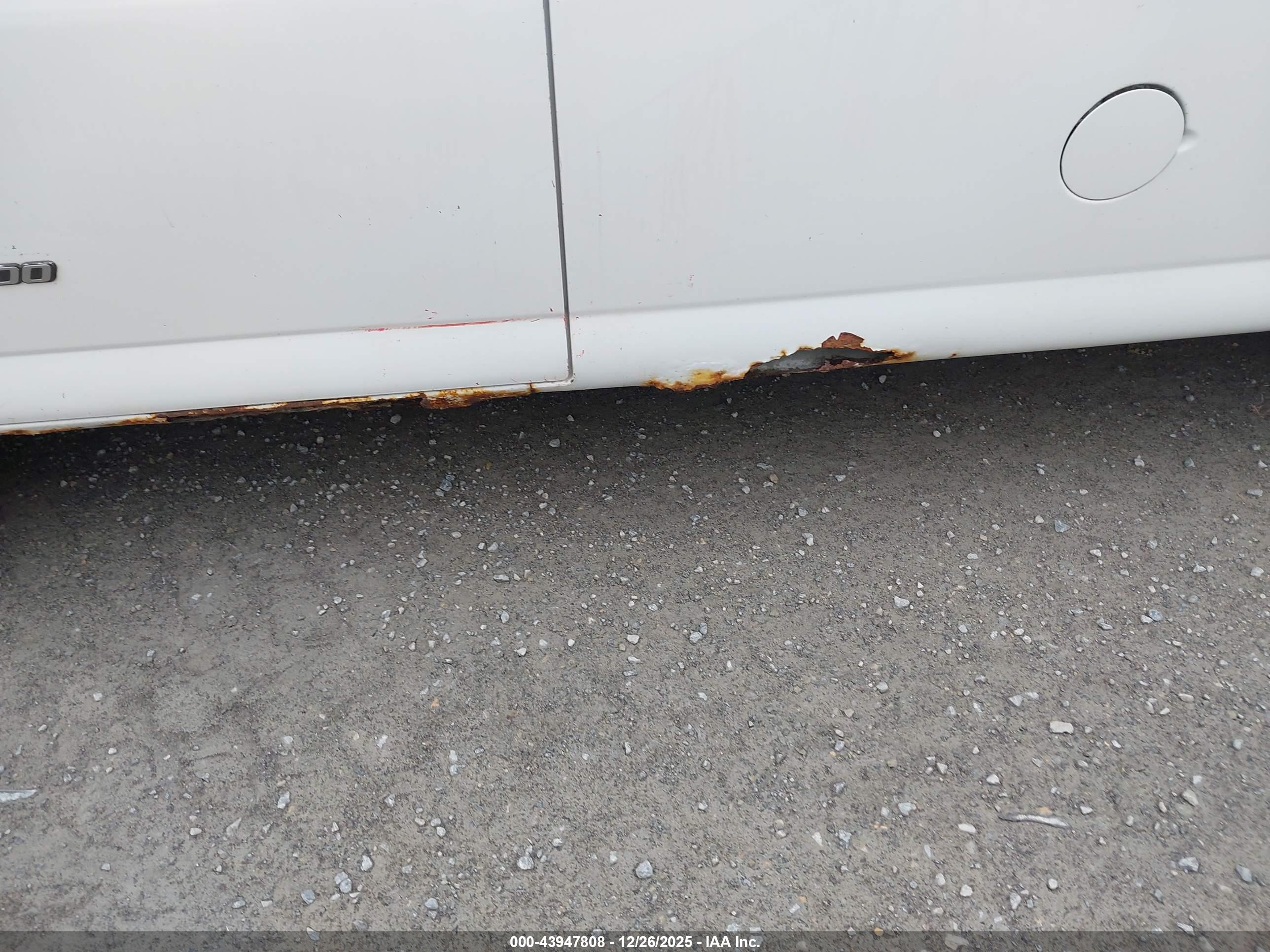 CHEVROLET EXPRESS image 6