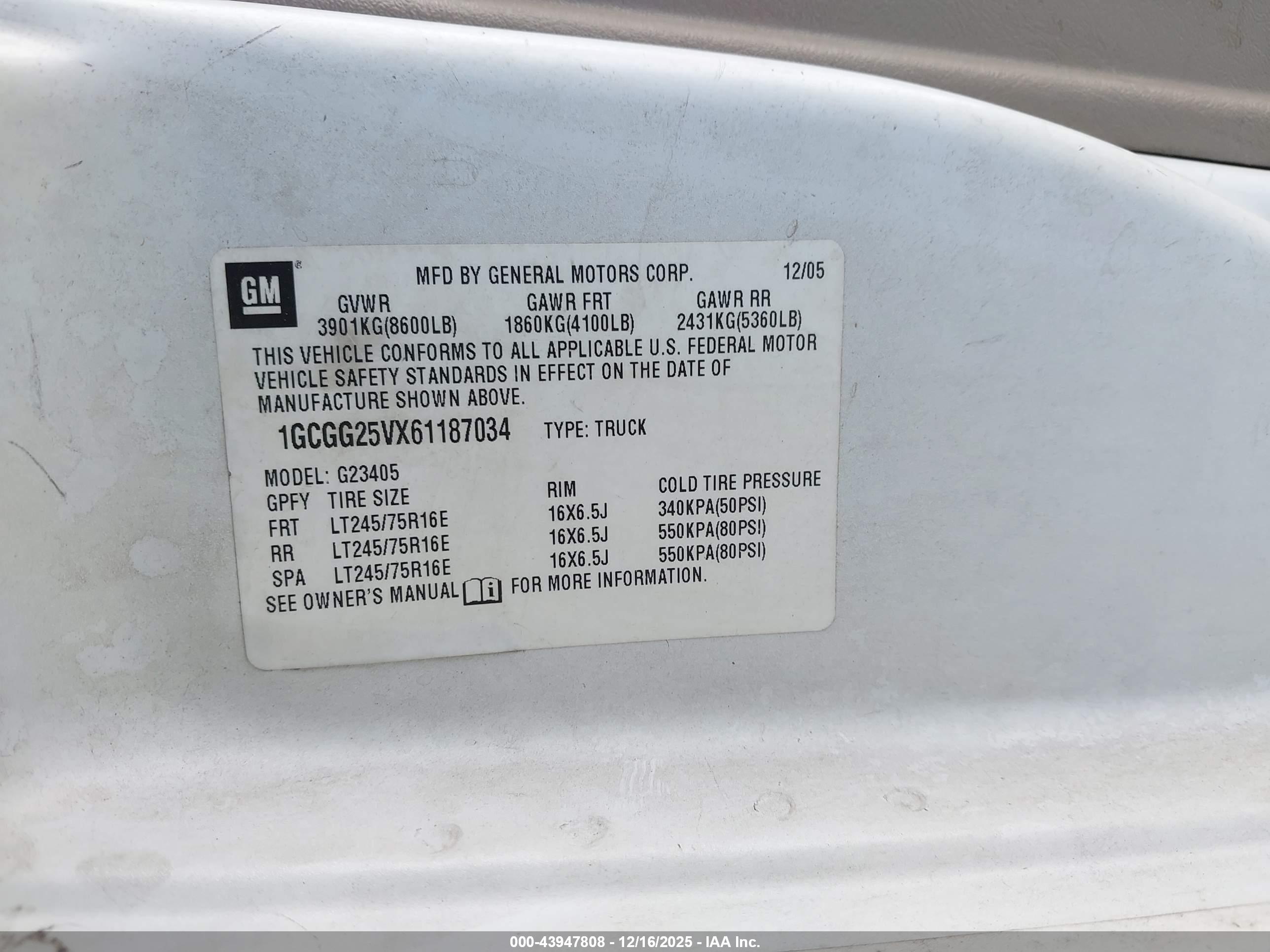 CHEVROLET EXPRESS image 9