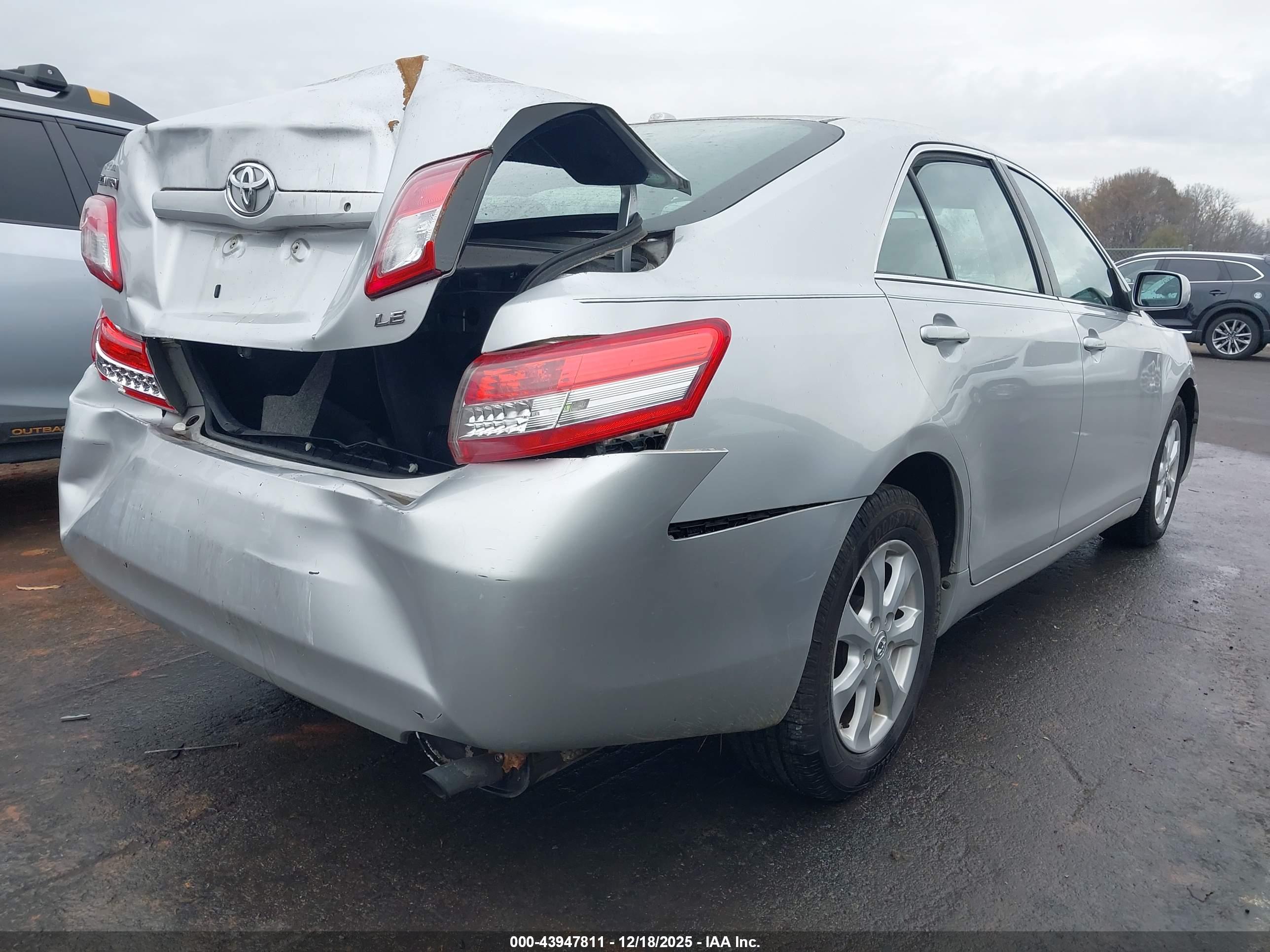TOYOTA CAMRY image 4