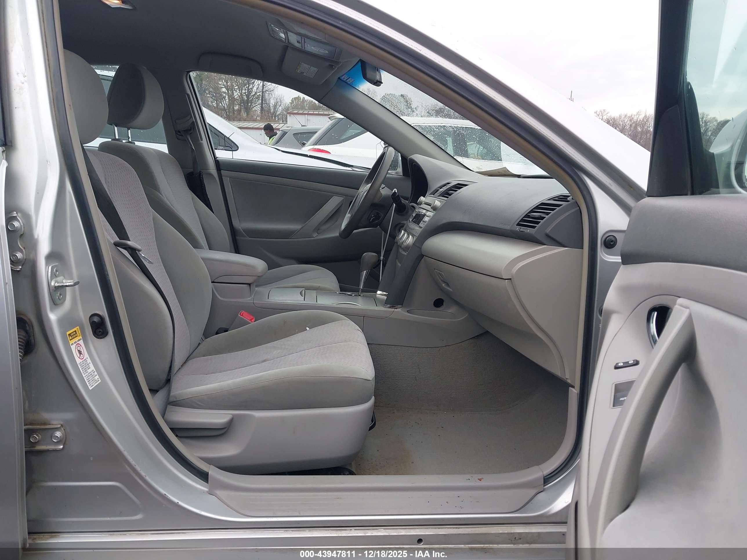 TOYOTA CAMRY image 5