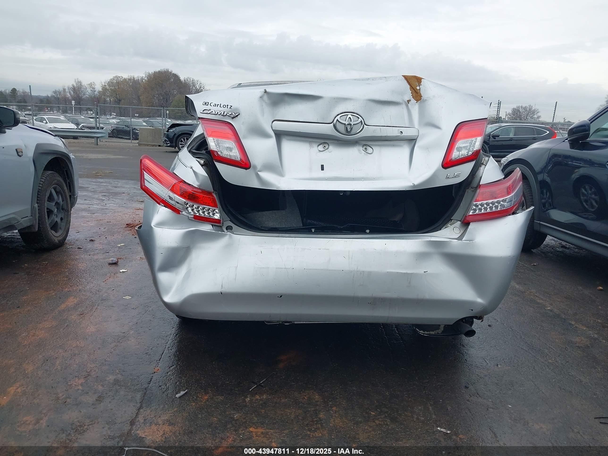 TOYOTA CAMRY image 6