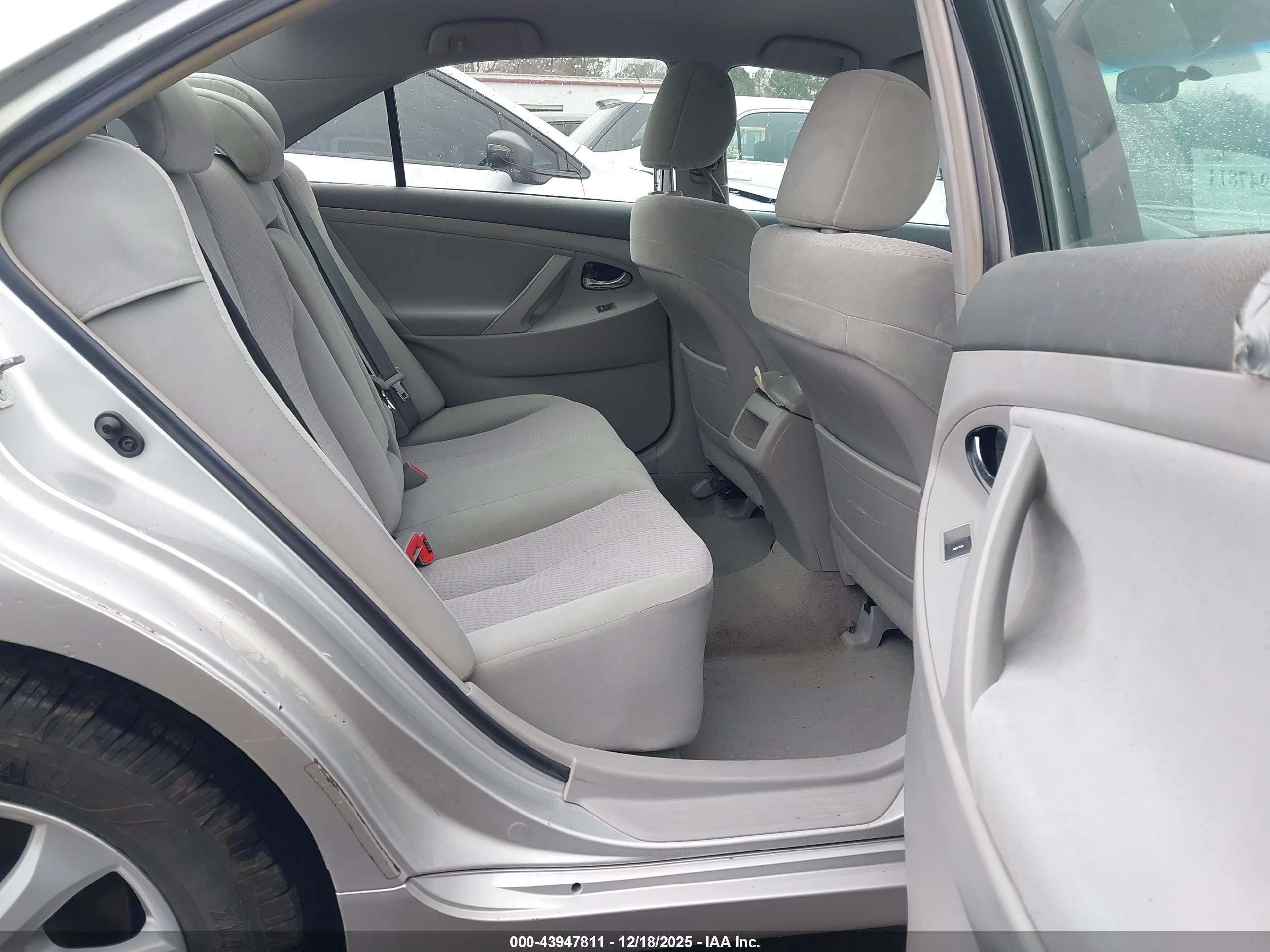 TOYOTA CAMRY image 8