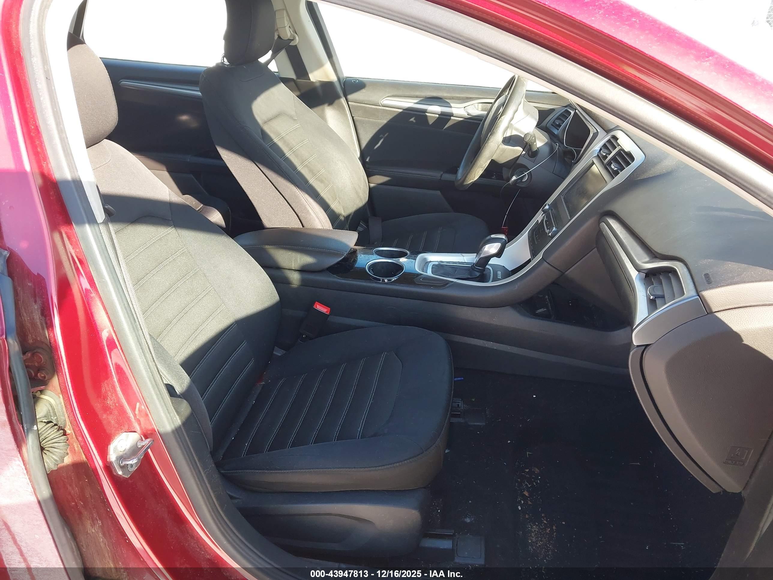 FORD FUSION image 5