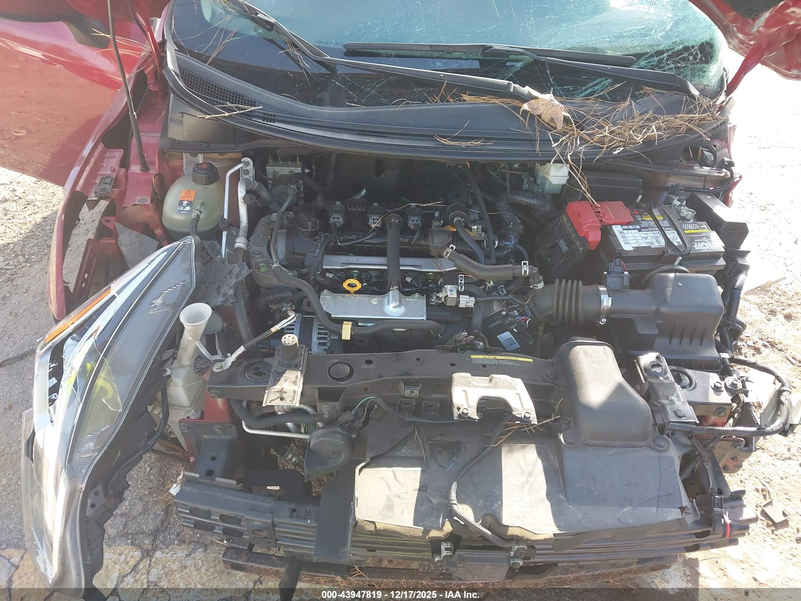 NISSAN VERSA image 10