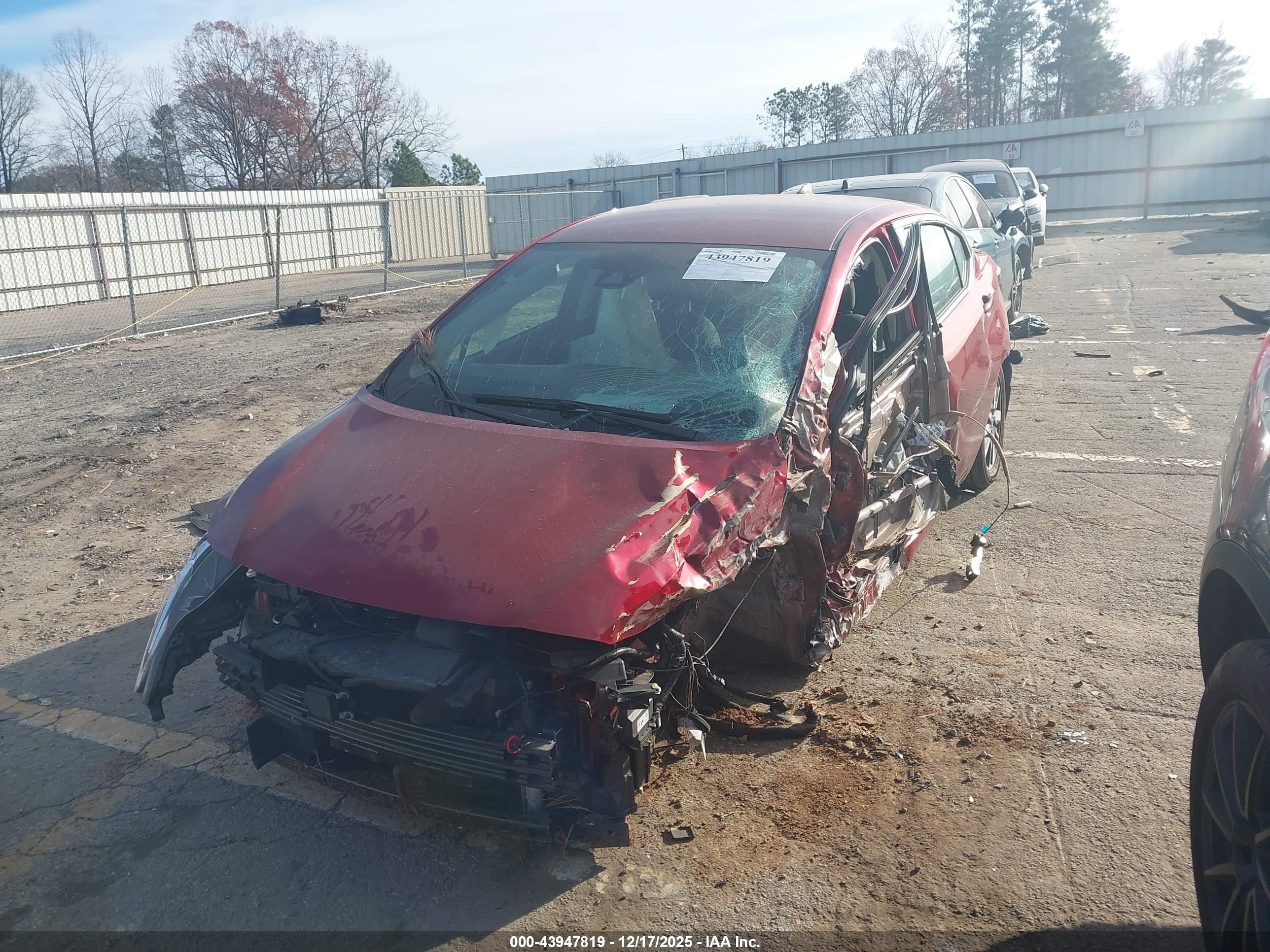 NISSAN VERSA image 2