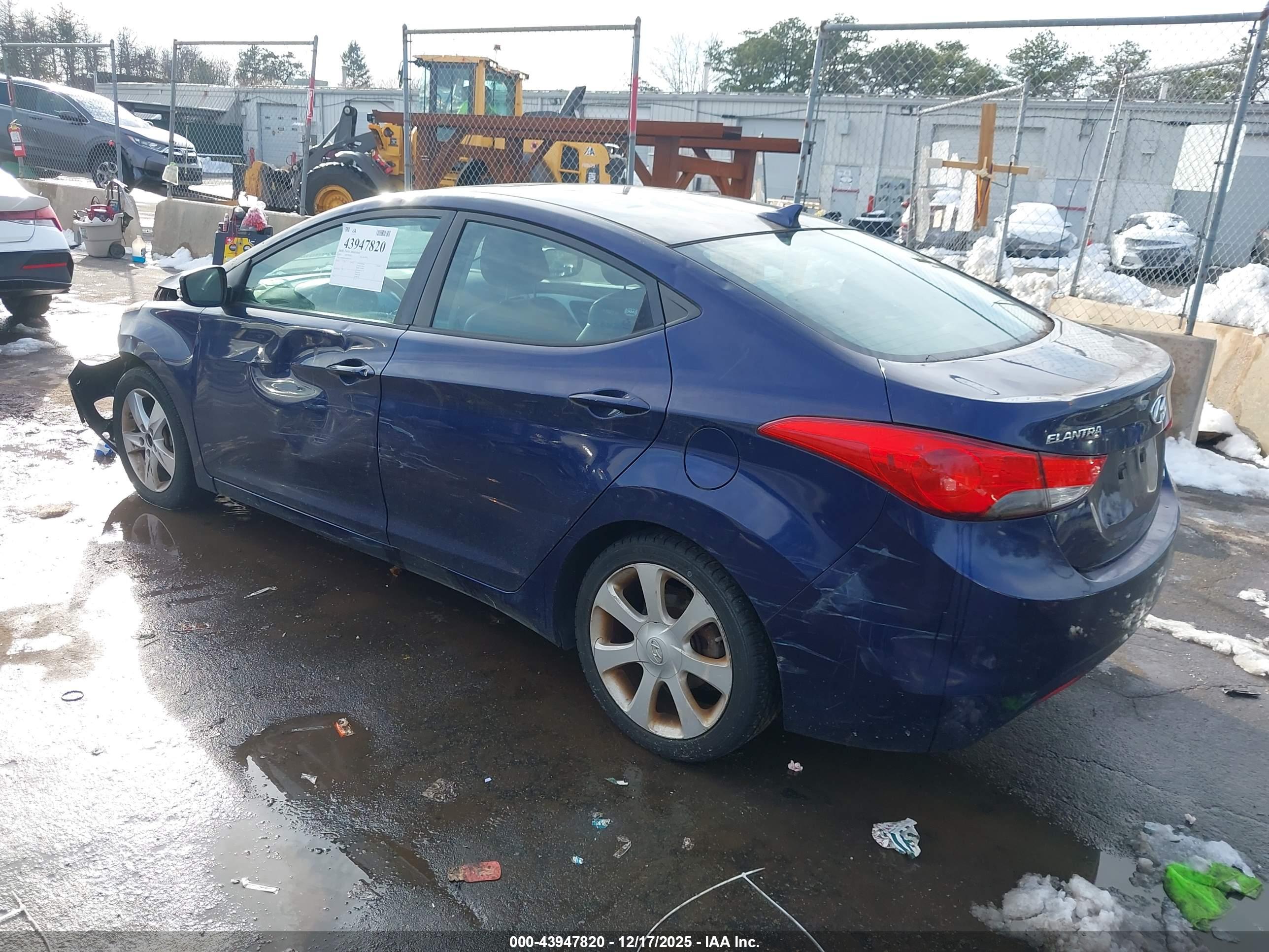 HYUNDAI ELANTRA image 3