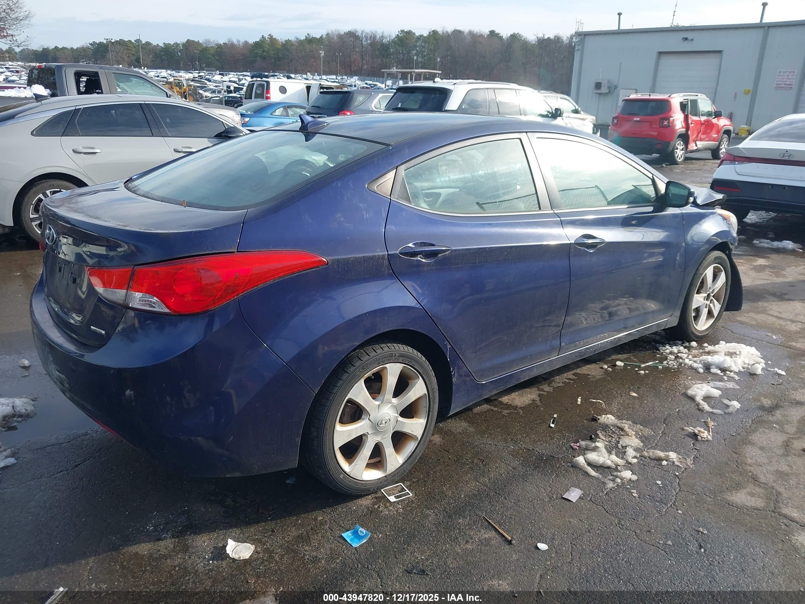HYUNDAI ELANTRA image 4