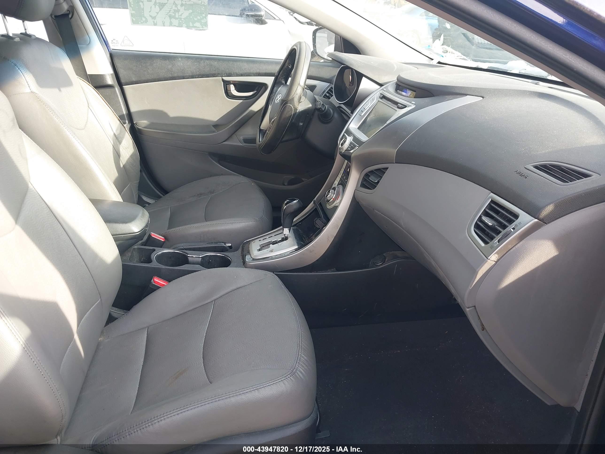 HYUNDAI ELANTRA image 5