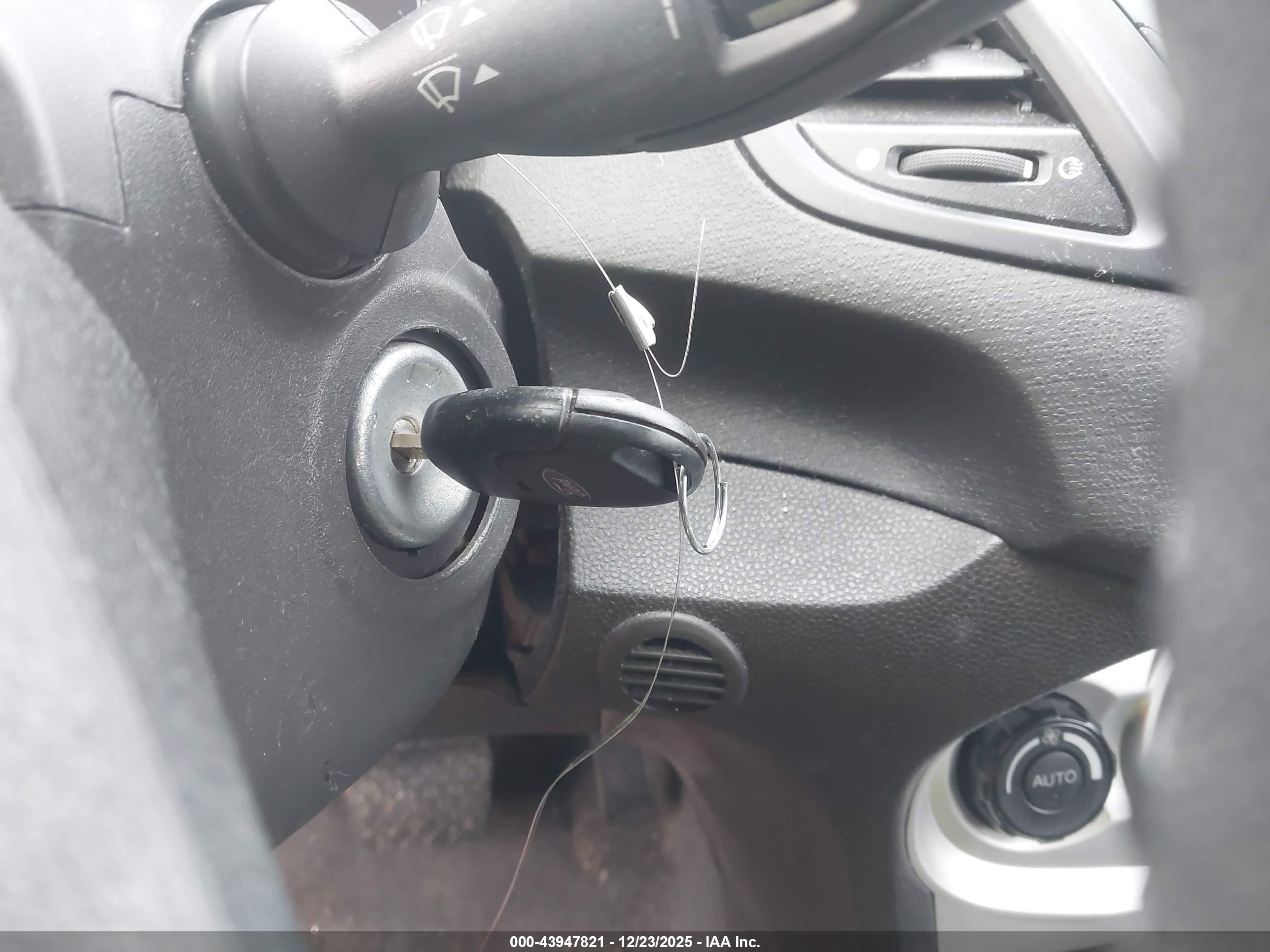 FORD FIESTA image 11