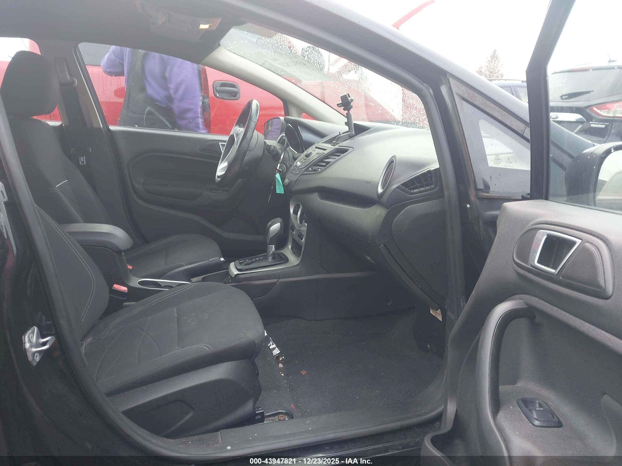 FORD FIESTA image 5