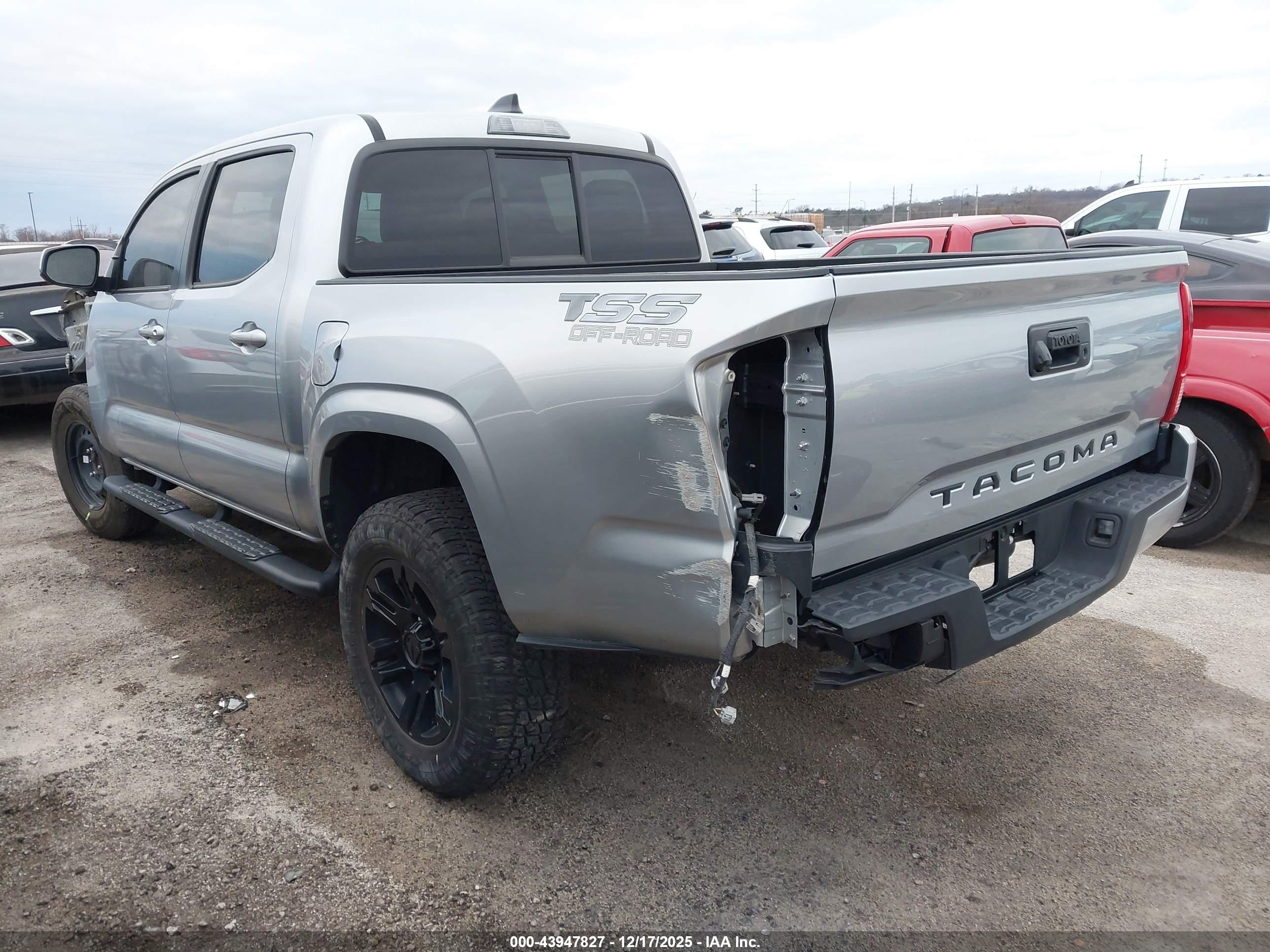 TOYOTA TACOMA image 3