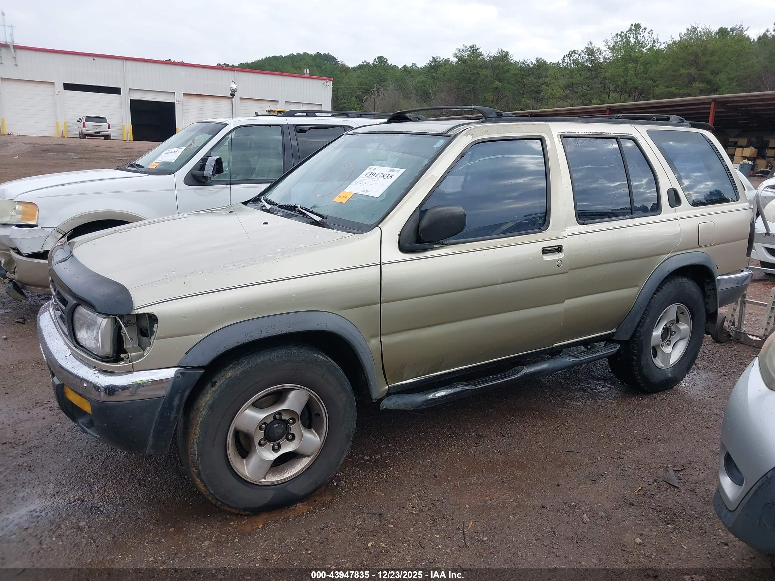 NISSAN PATHFINDER image 2