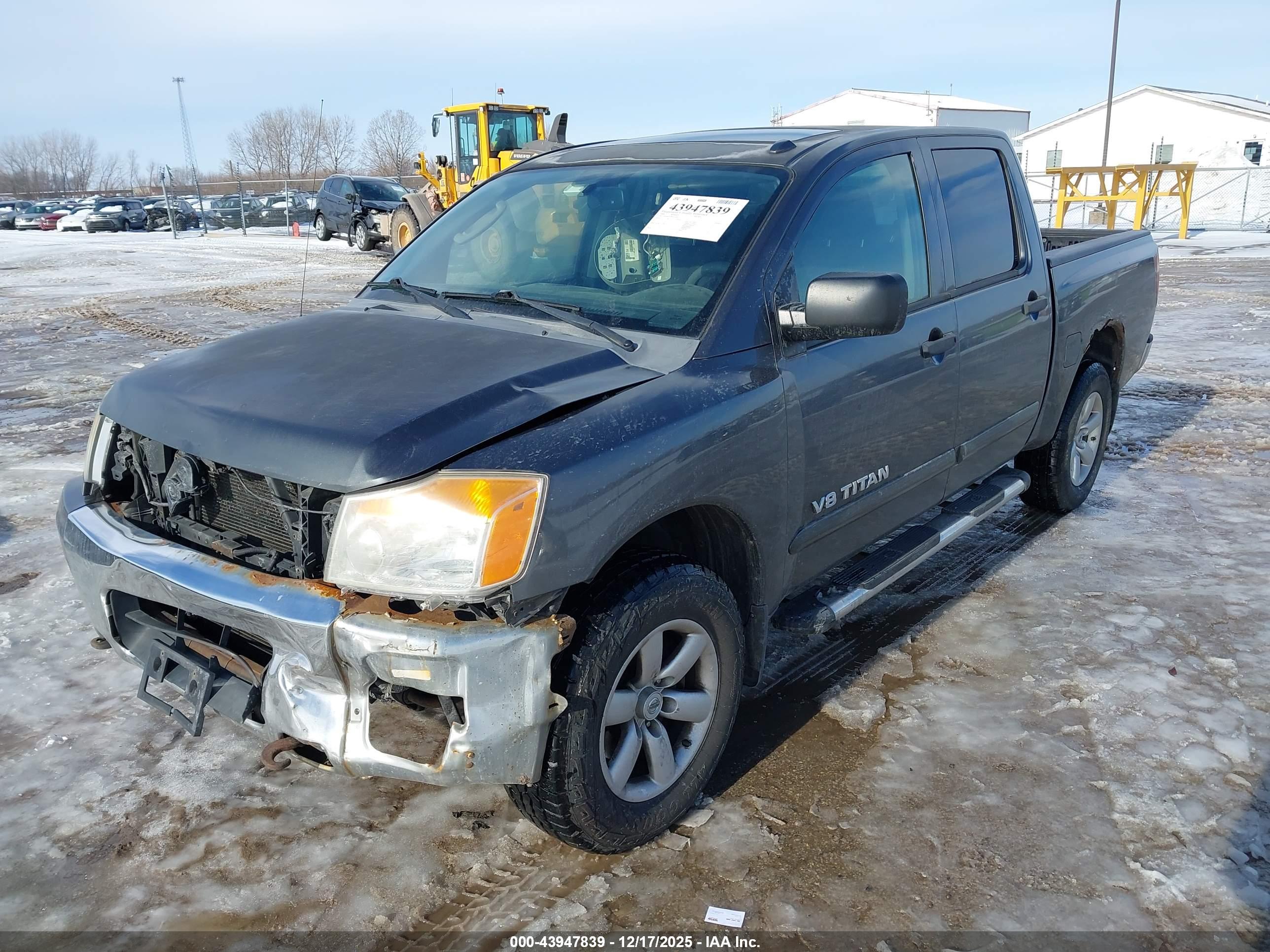 NISSAN TITAN image 2