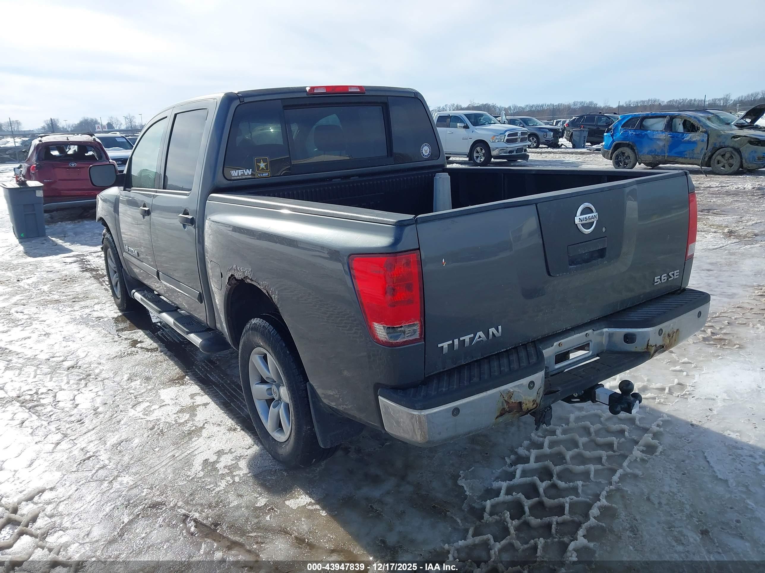 NISSAN TITAN image 3