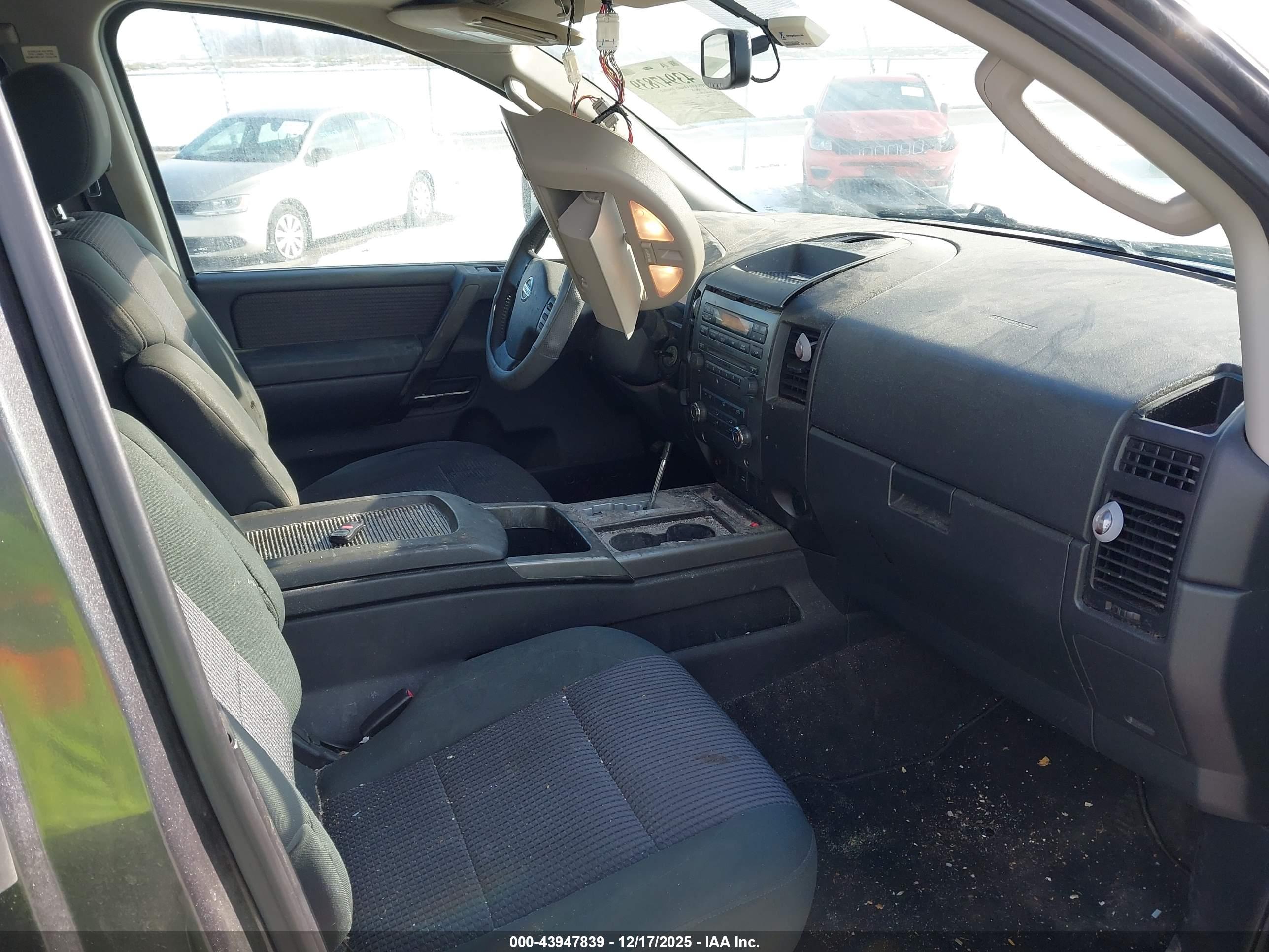 NISSAN TITAN image 5