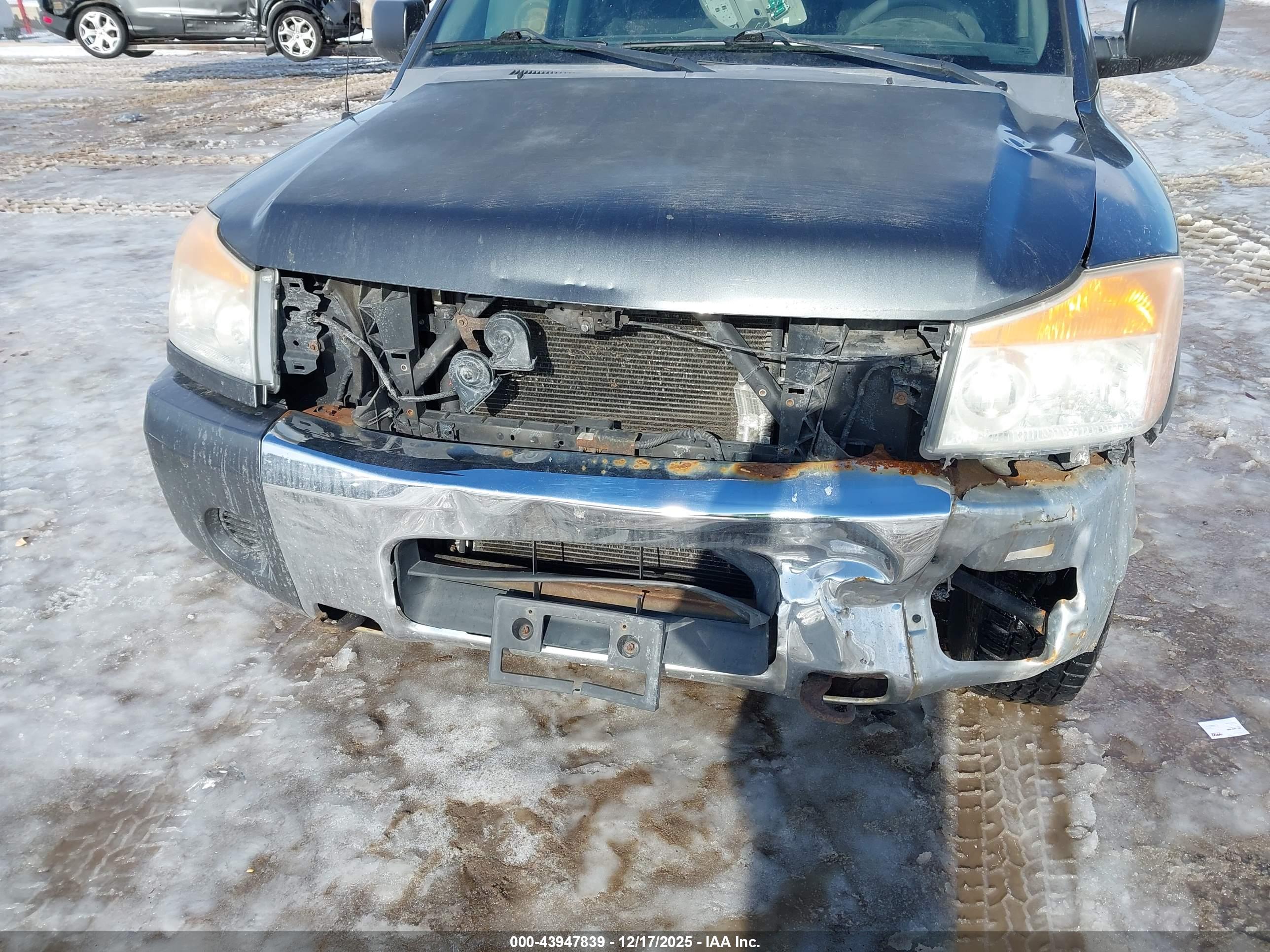 NISSAN TITAN image 6