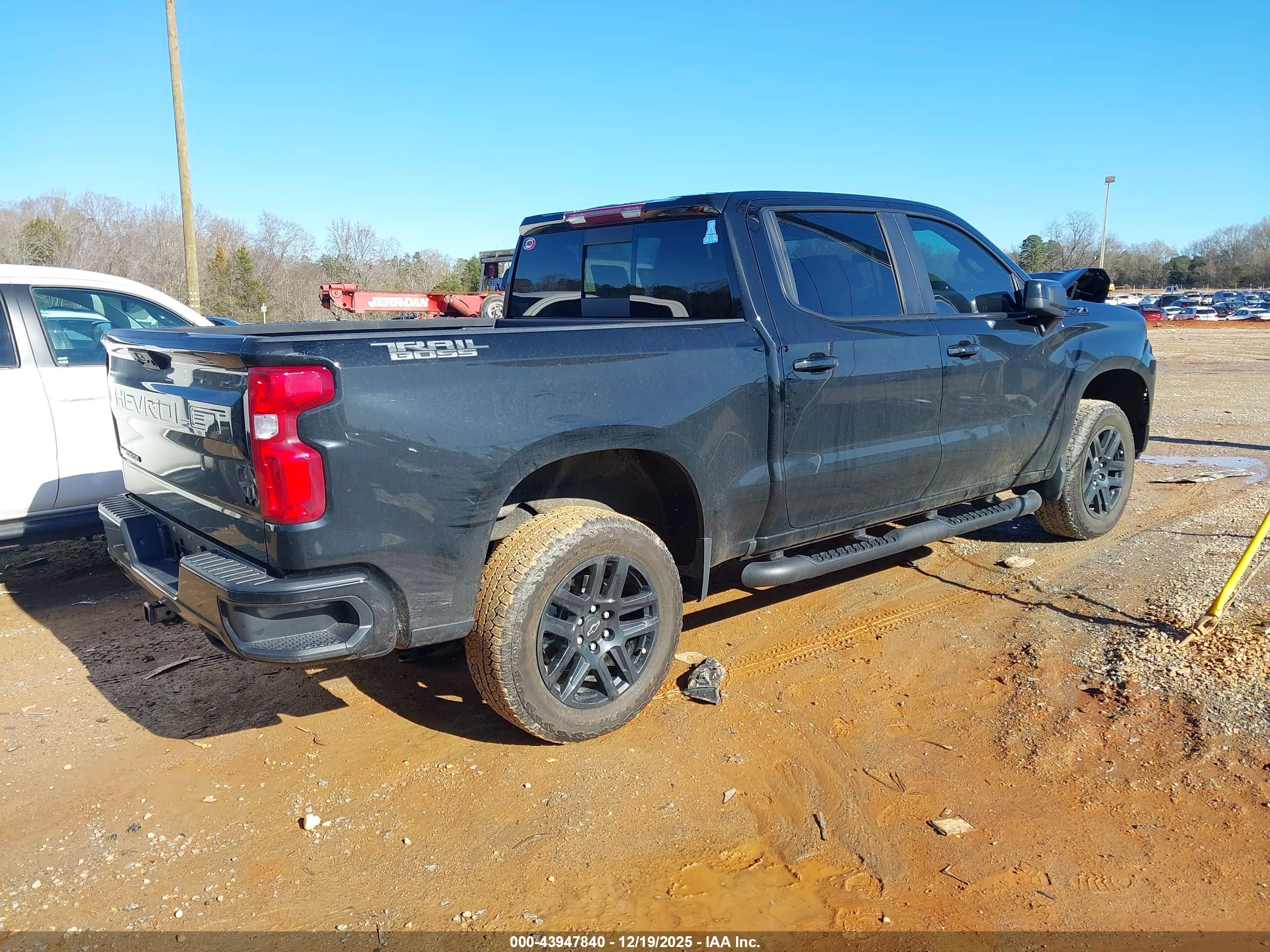 CHEVROLET SILVERADO image 4