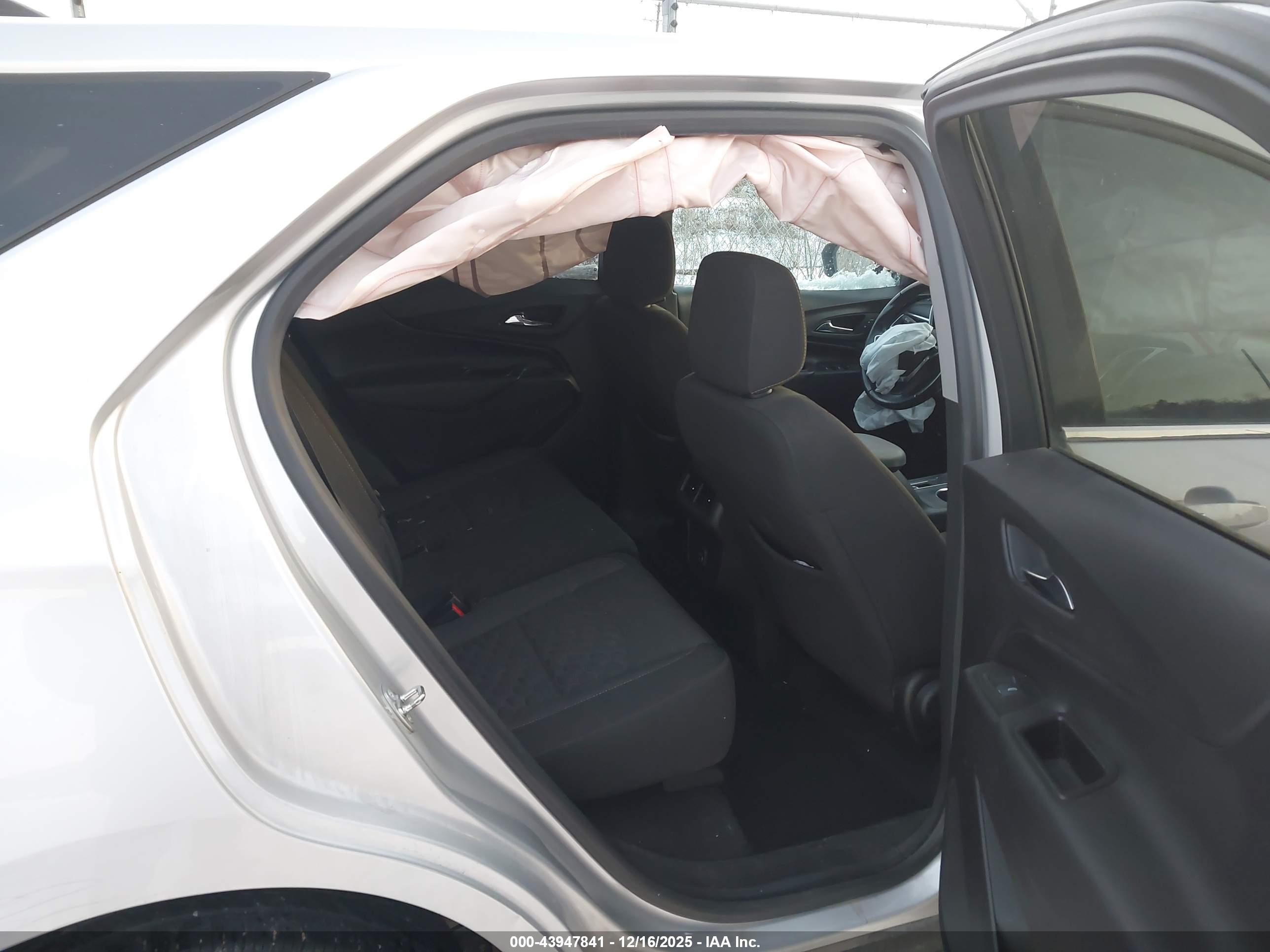 CHEVROLET EQUINOX image 8