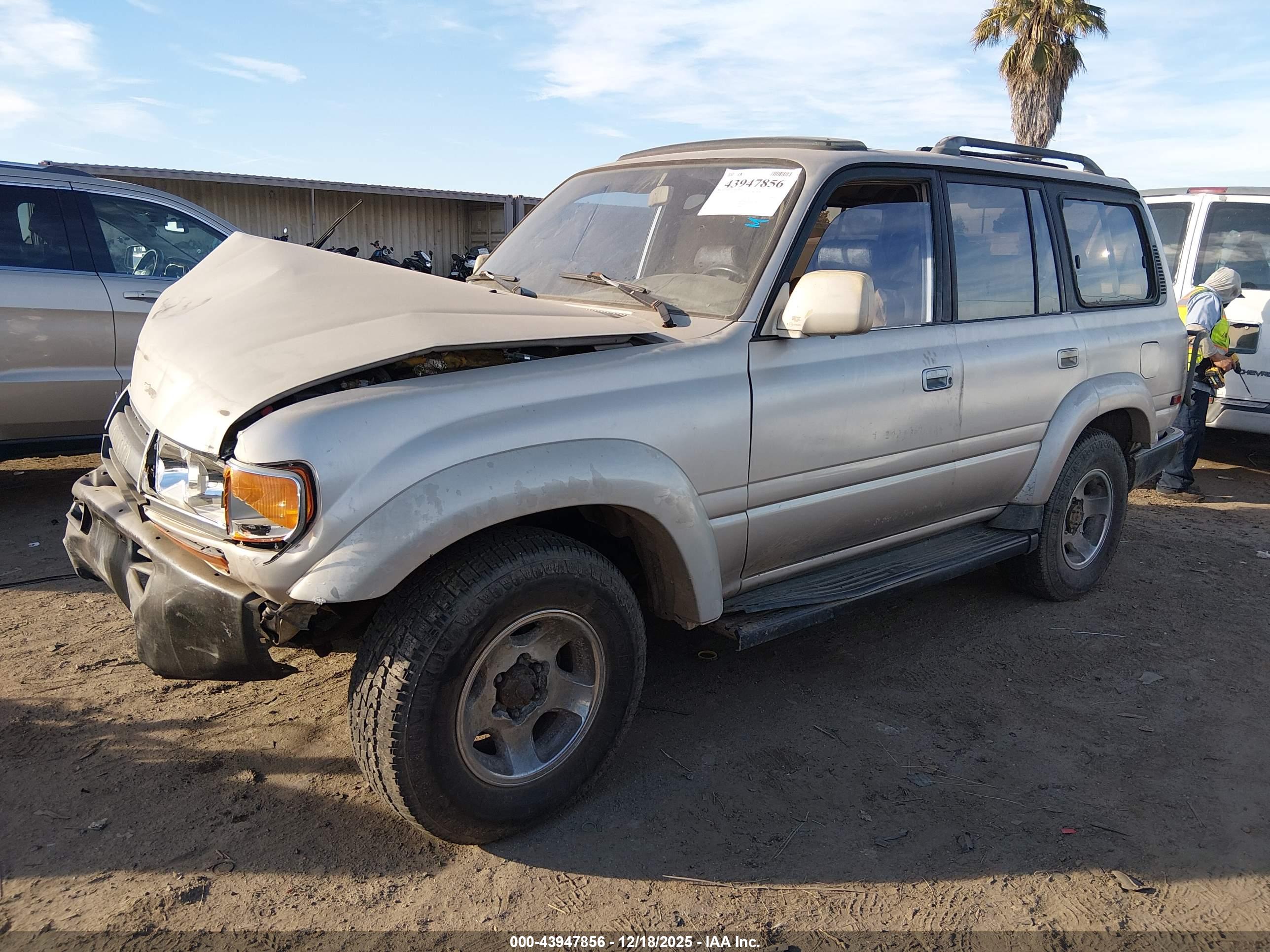 TOYOTA LAND image 2