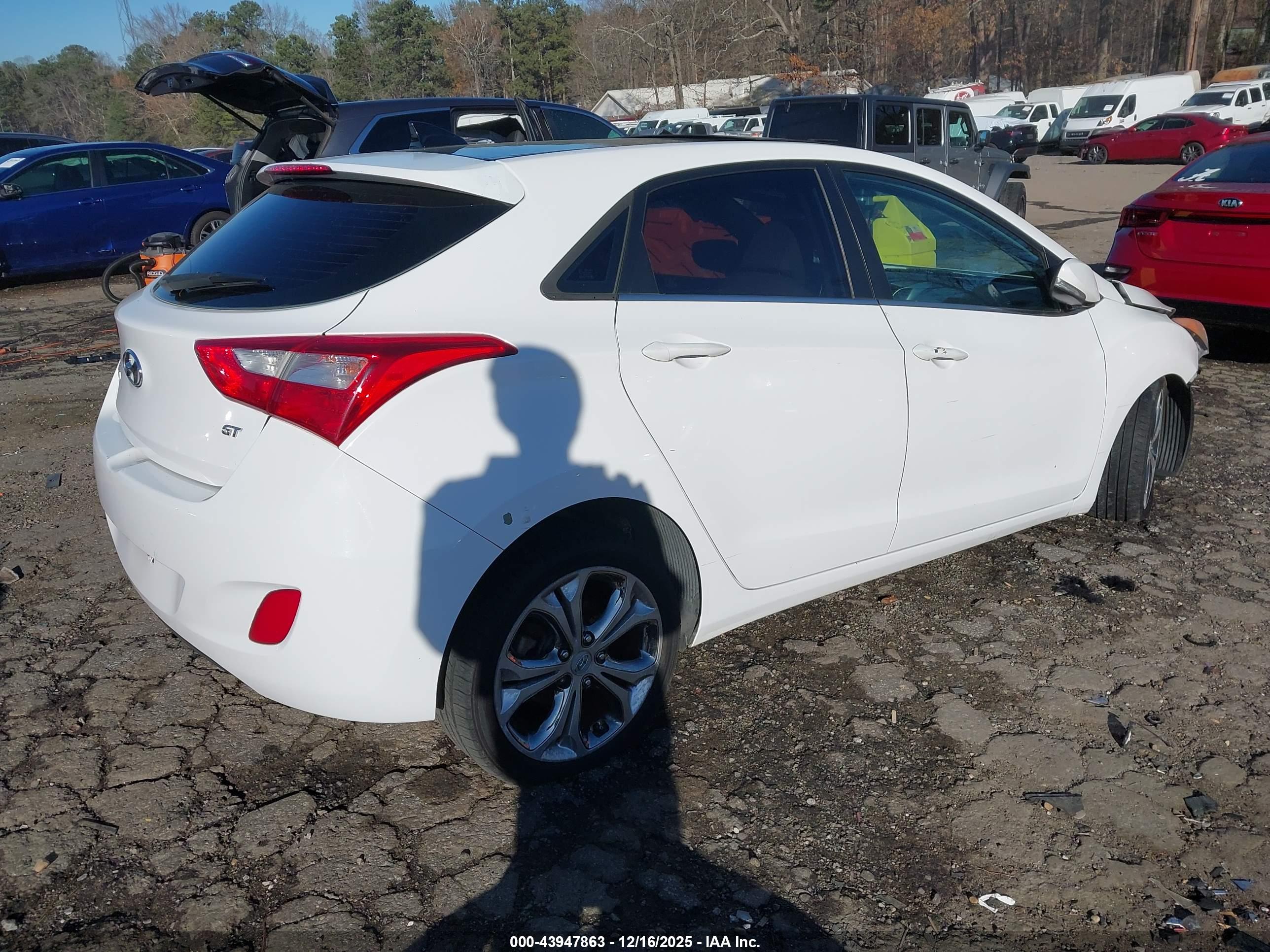 HYUNDAI ELANTRA image 4