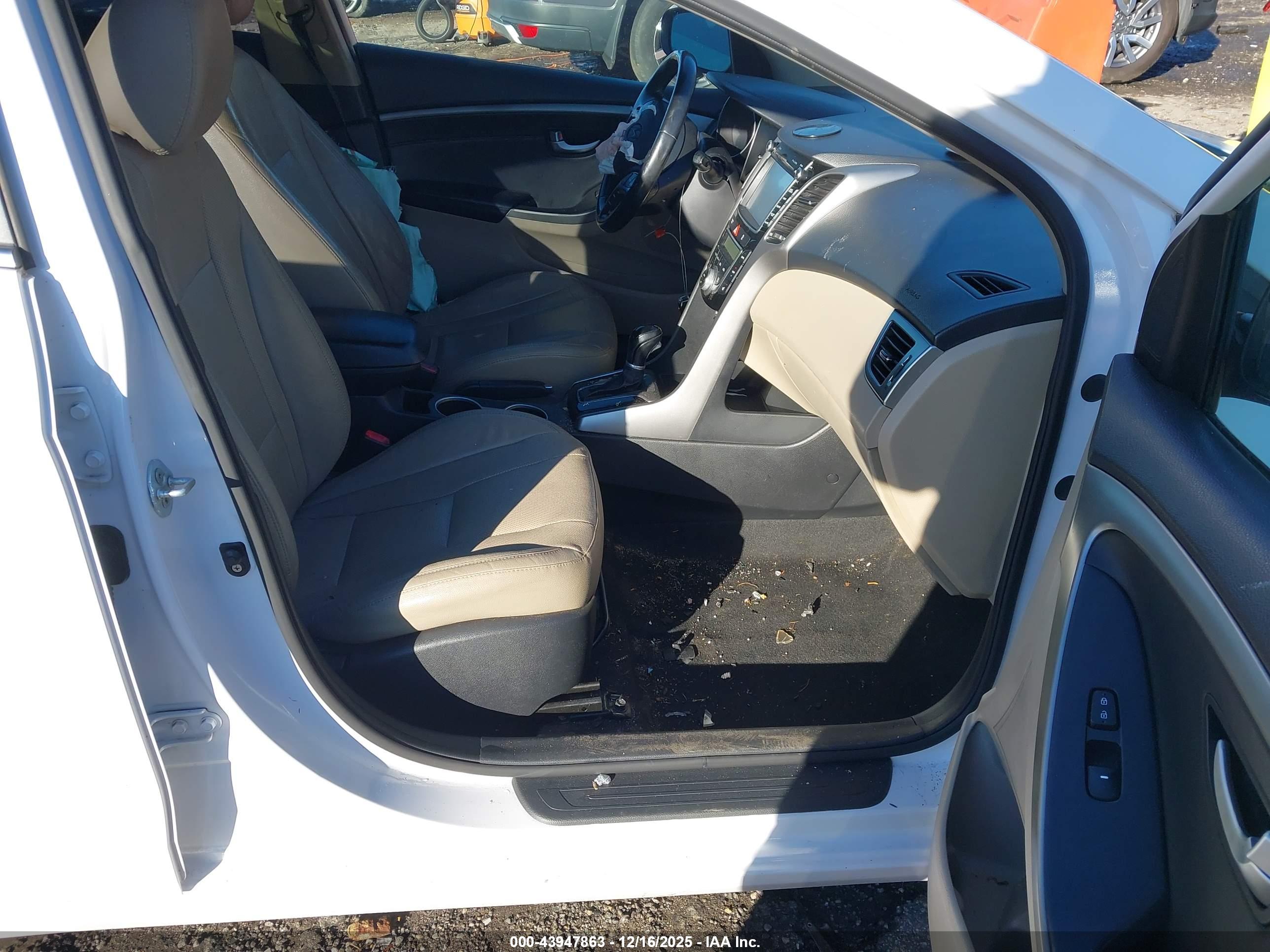 HYUNDAI ELANTRA image 5
