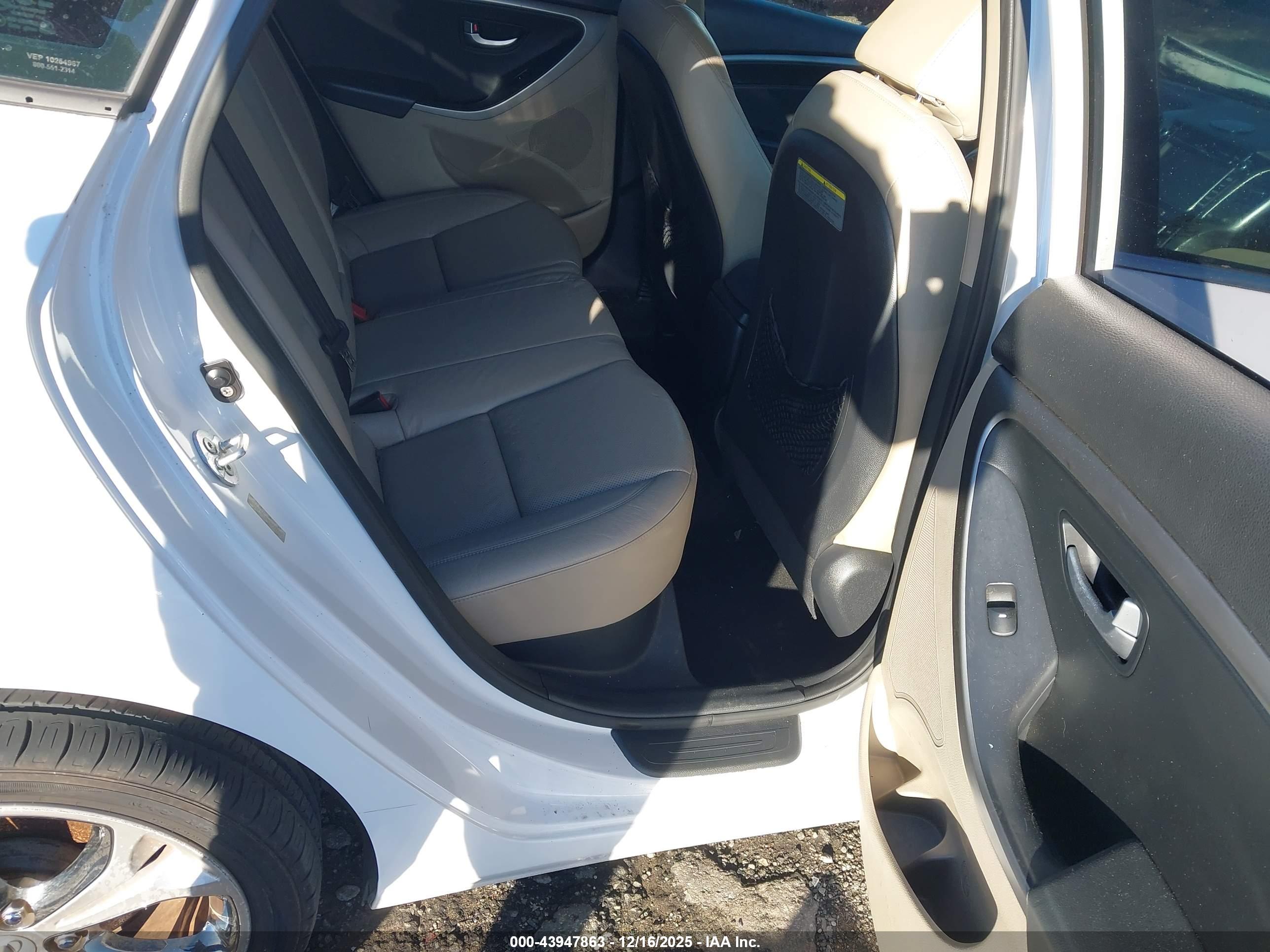 HYUNDAI ELANTRA image 8