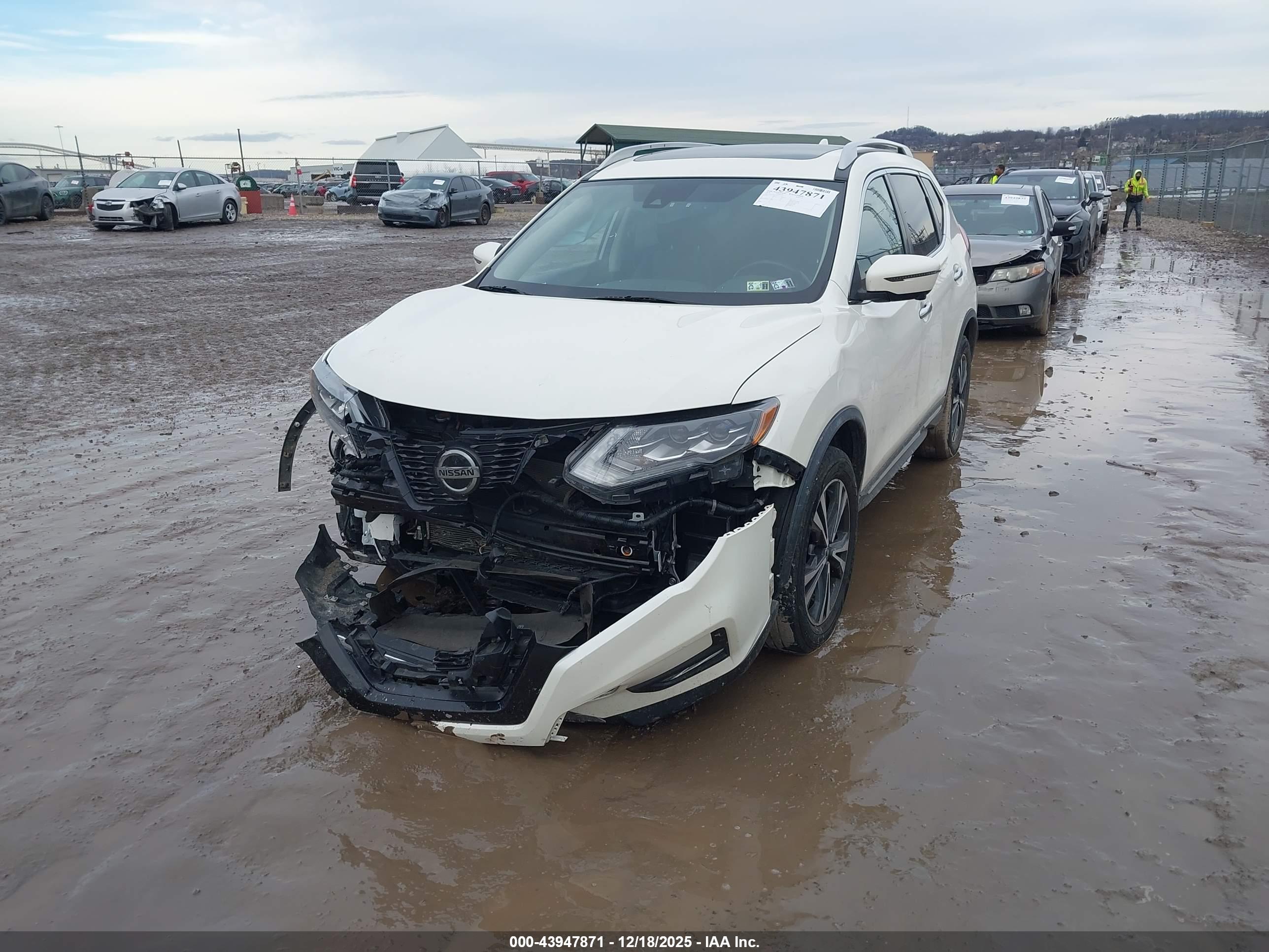 NISSAN ROGUE image 2