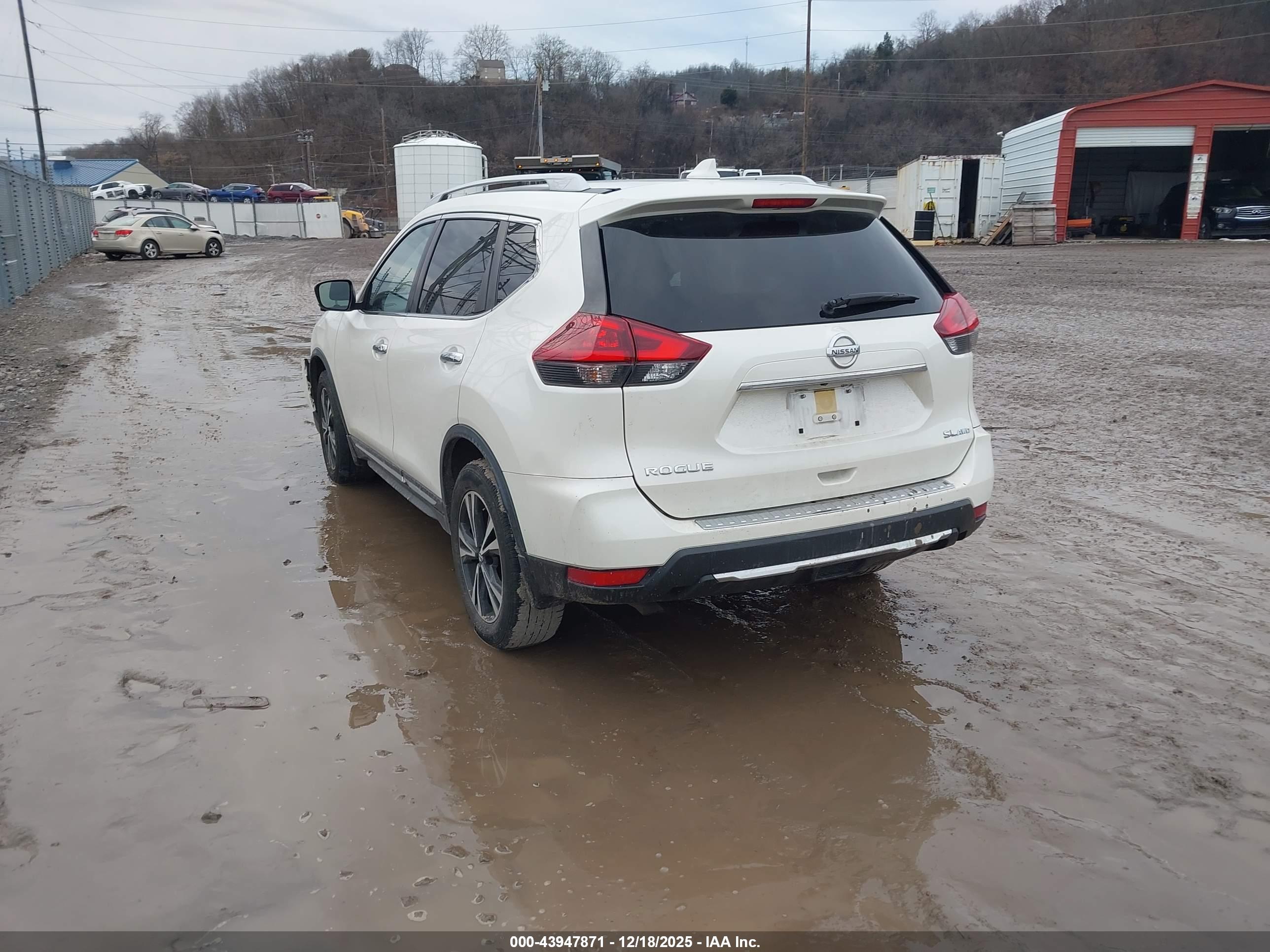 NISSAN ROGUE image 3