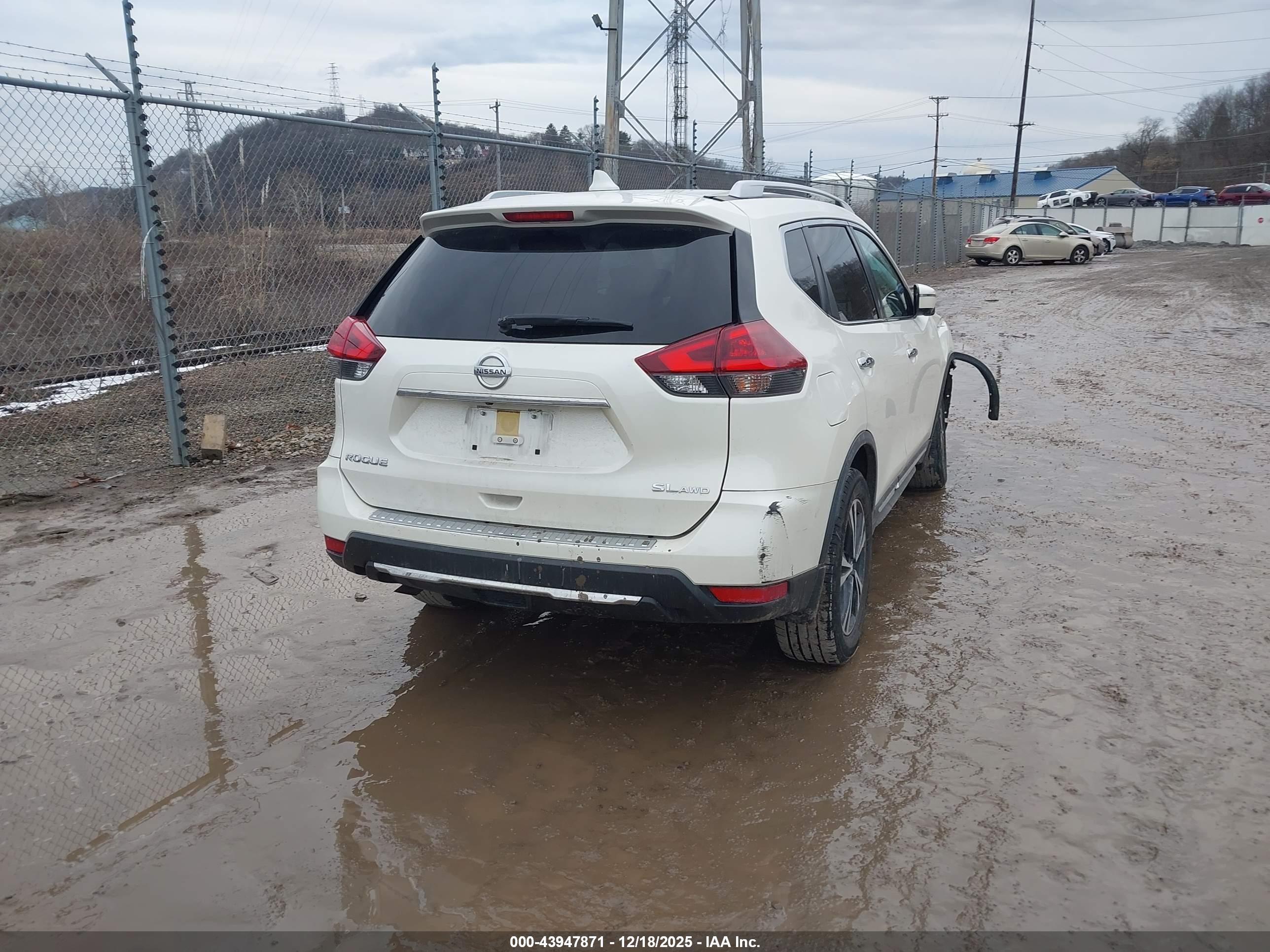 NISSAN ROGUE image 4