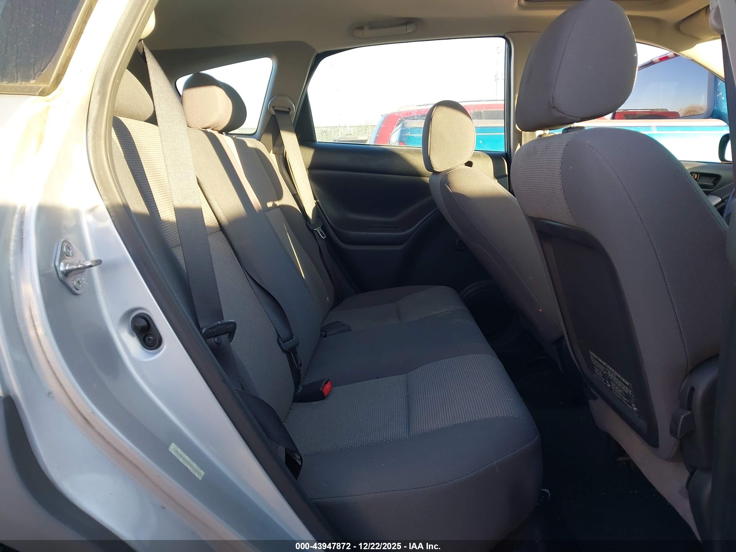 PONTIAC VIBE image 8