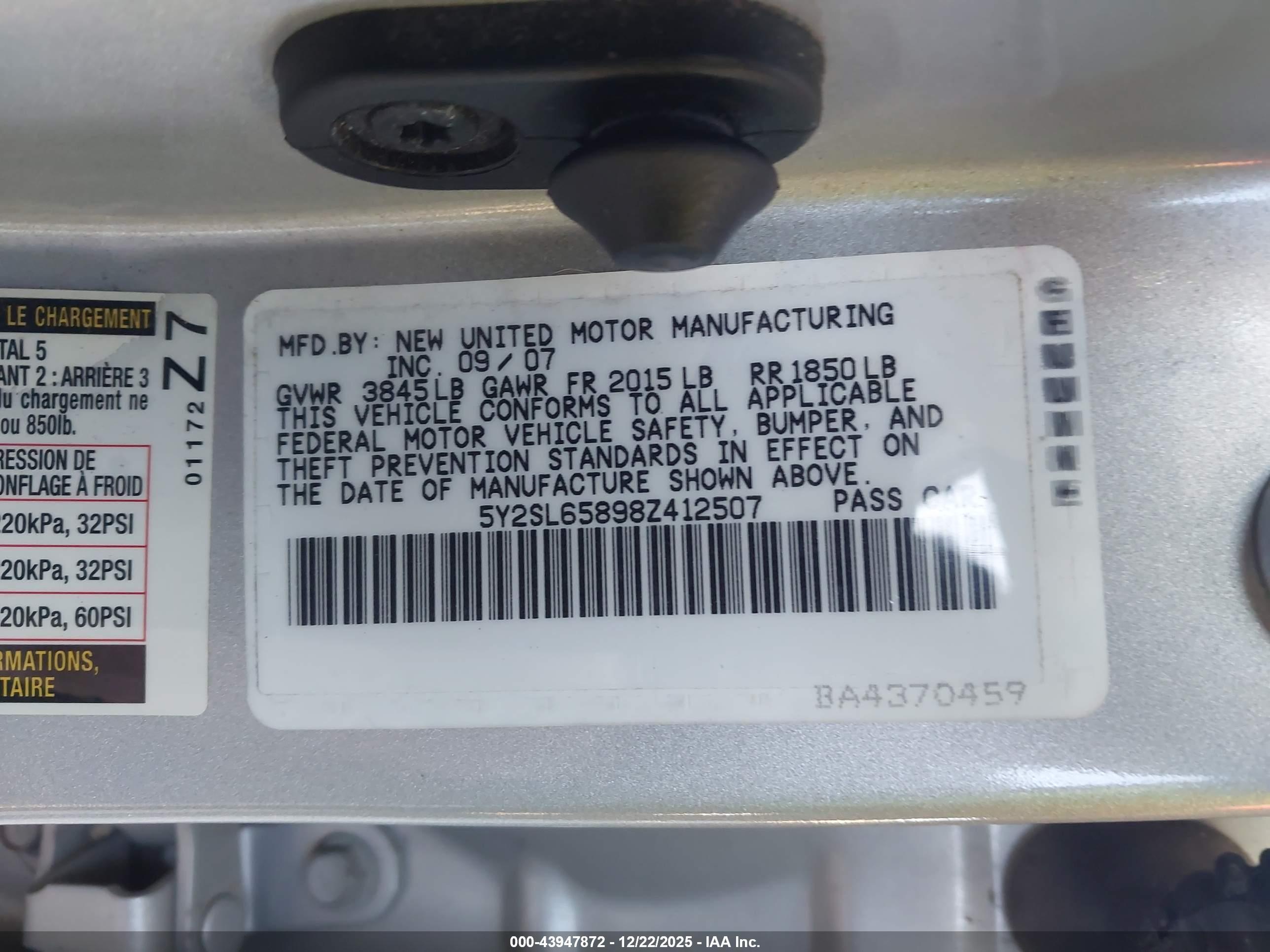 PONTIAC VIBE image 9