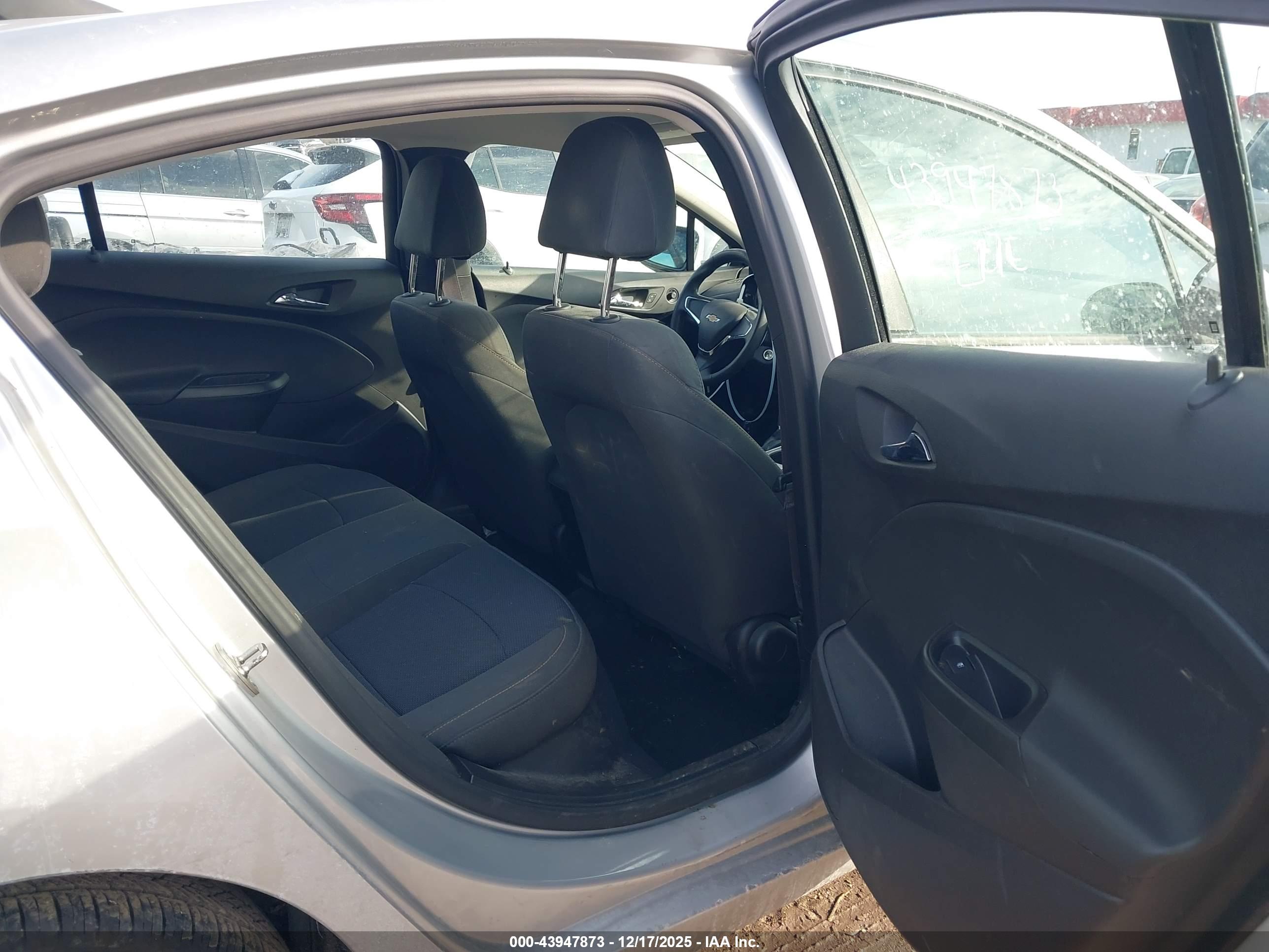 CHEVROLET CRUZE image 8