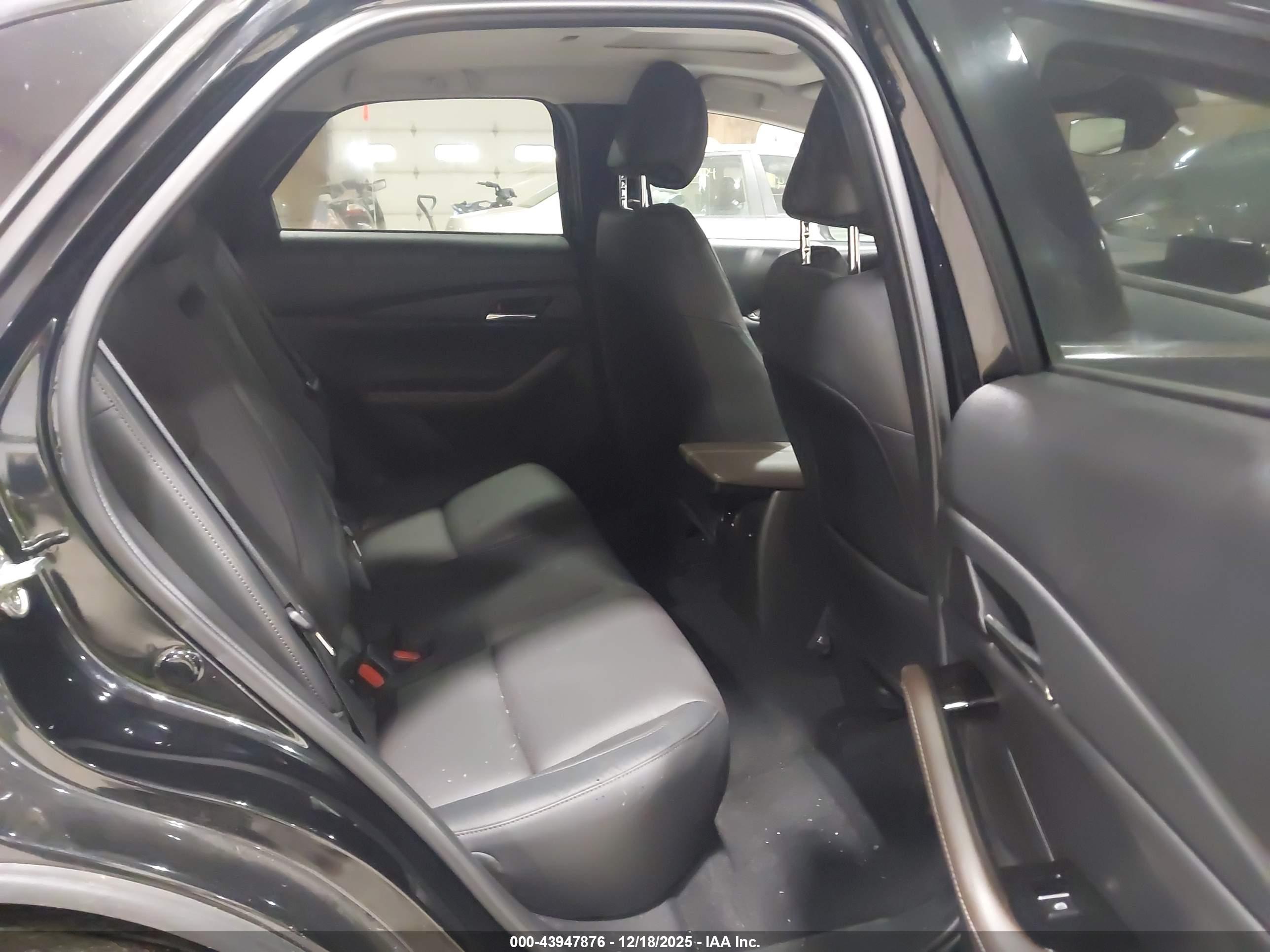 MAZDA CX-30 image 8