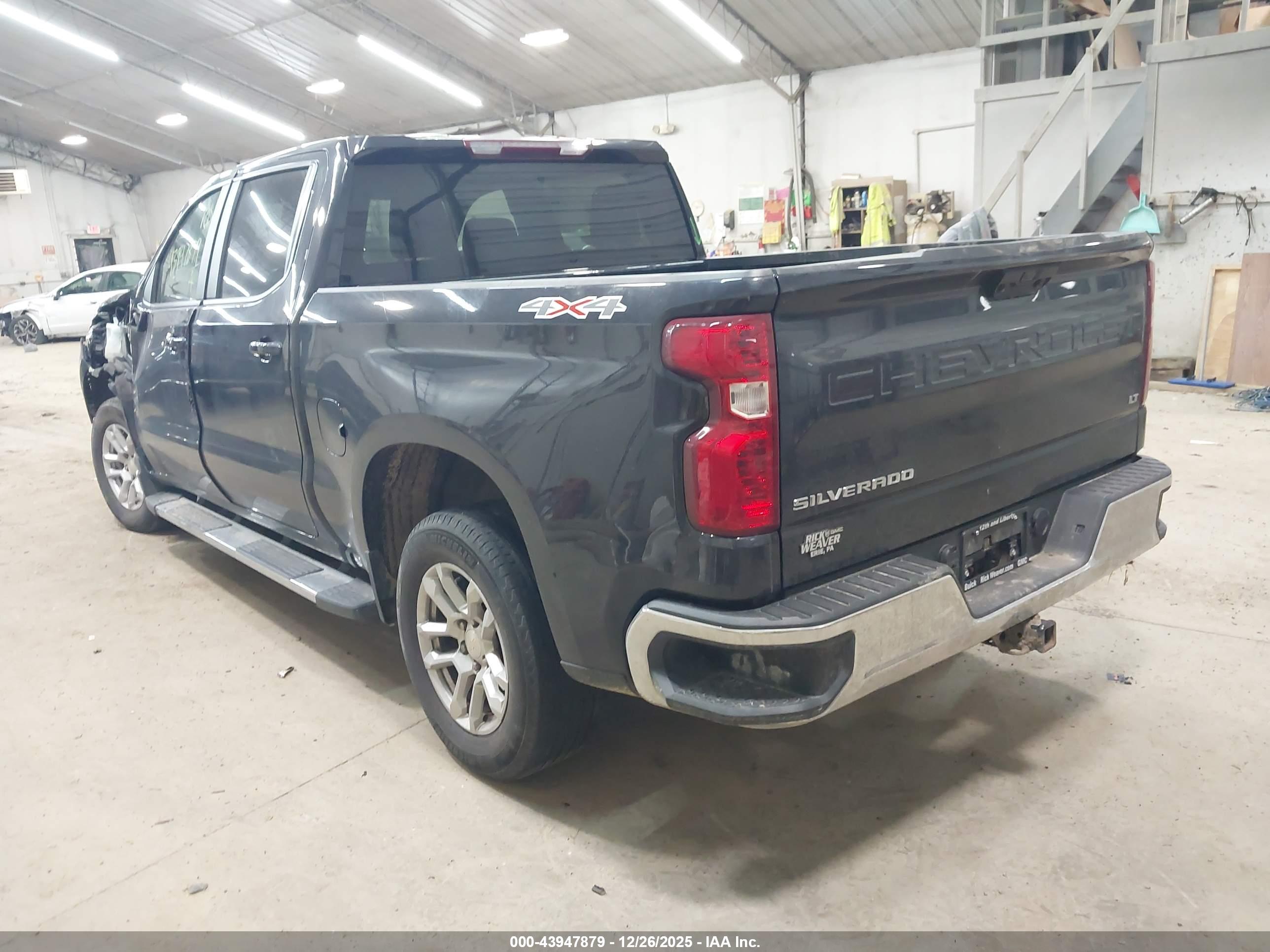 CHEVROLET SILVERADO image 3