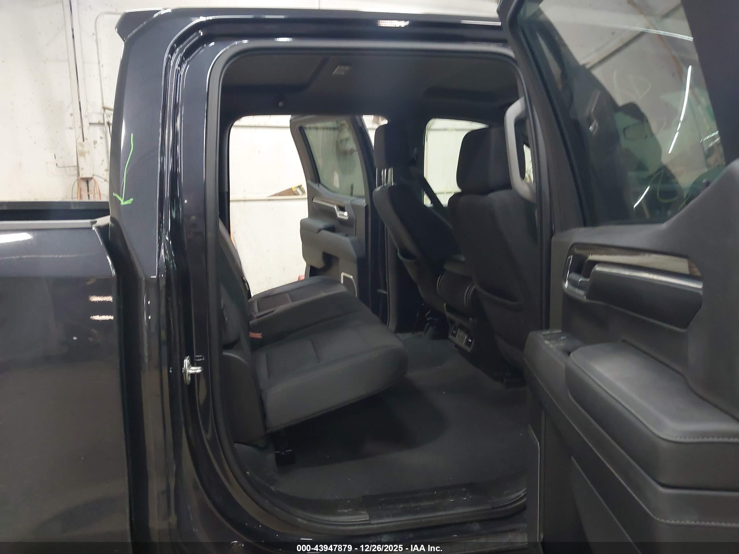 CHEVROLET SILVERADO image 8