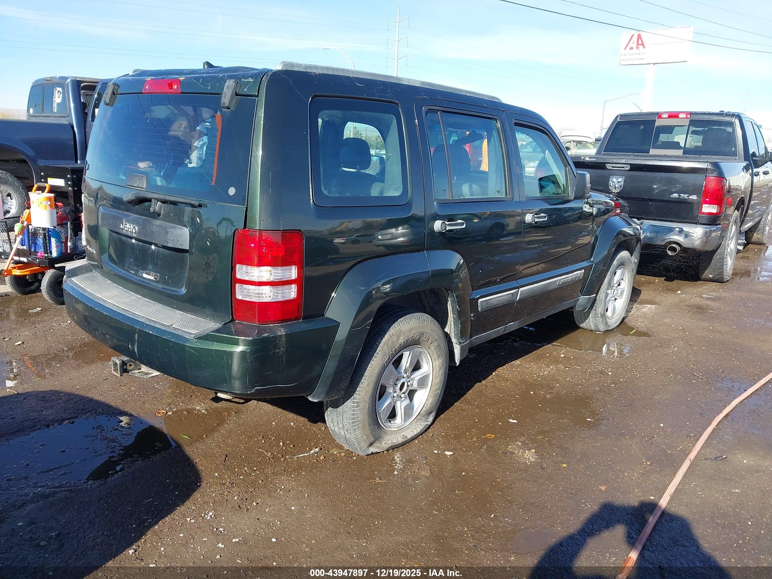 JEEP LIBERTY image 4