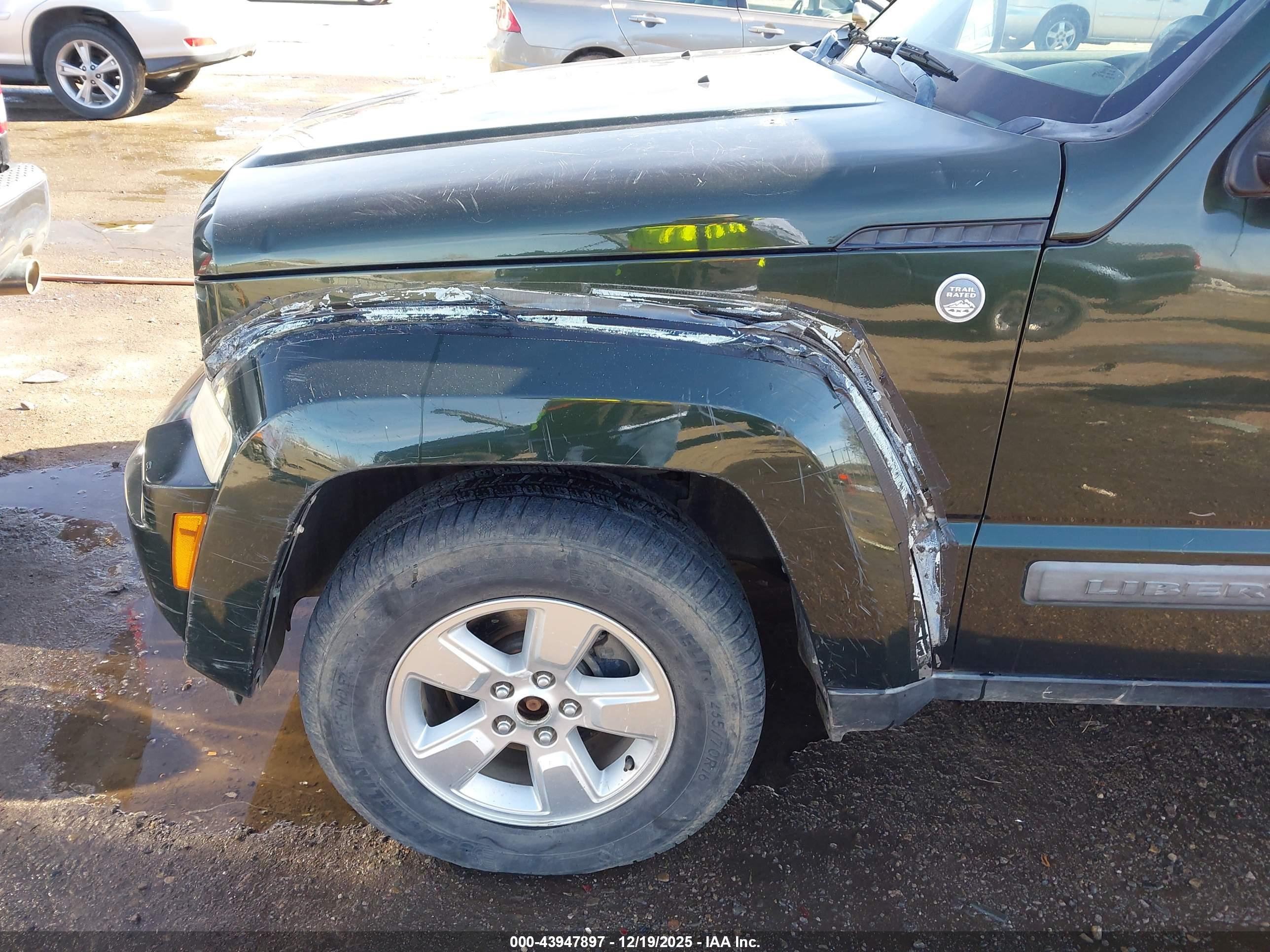 JEEP LIBERTY image 6