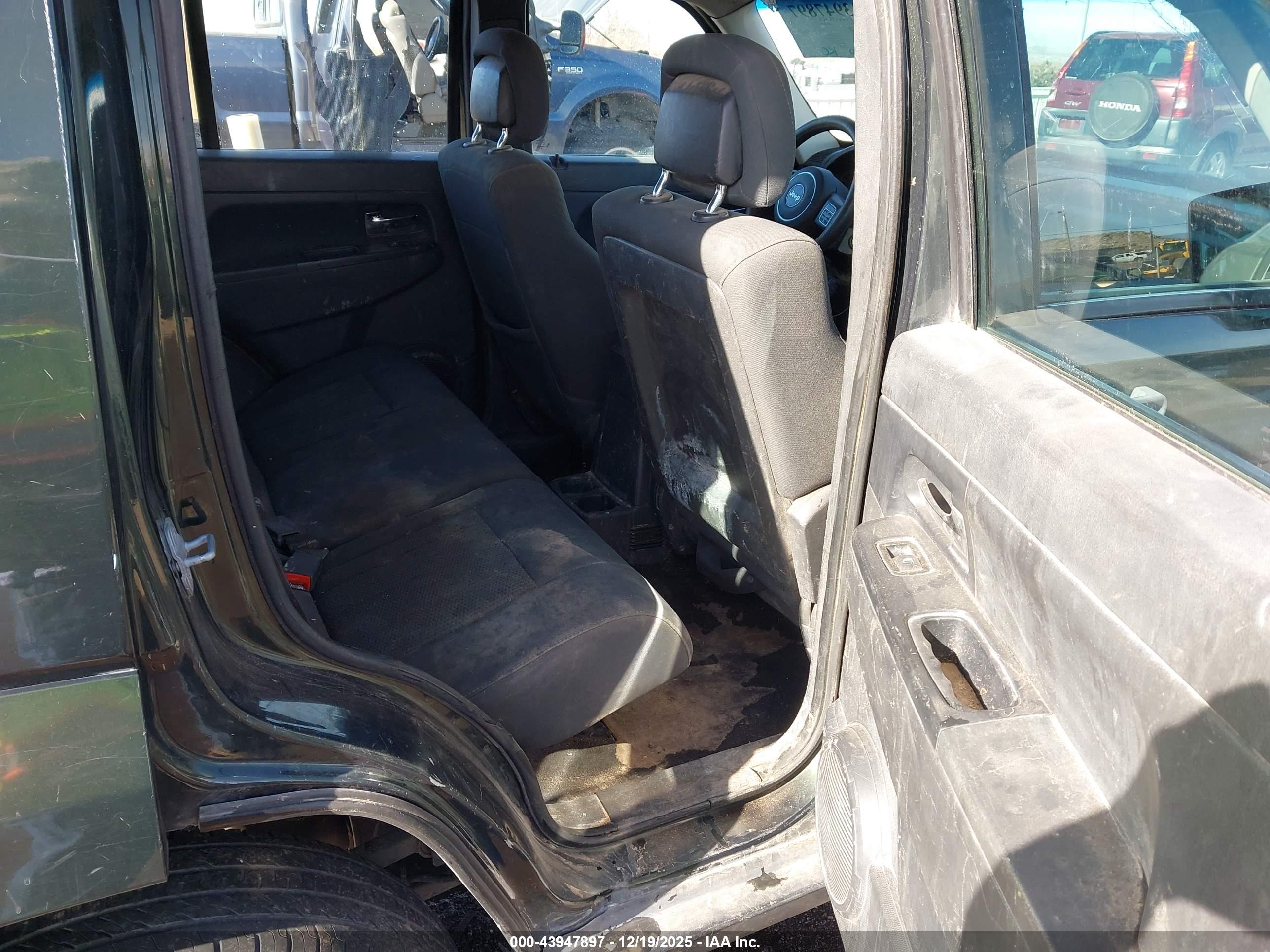 JEEP LIBERTY image 8