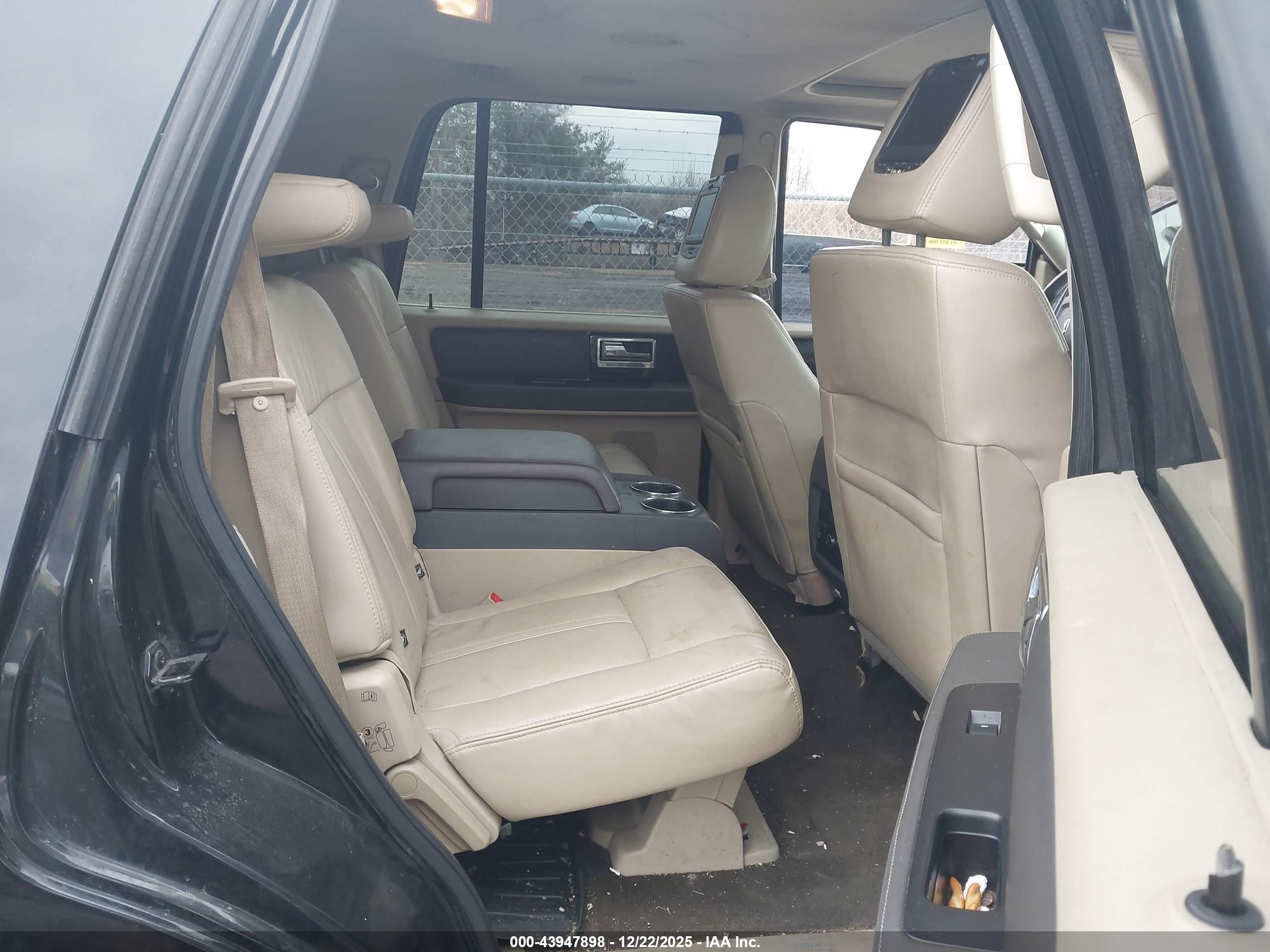 LINCOLN NAVIGATOR image 8