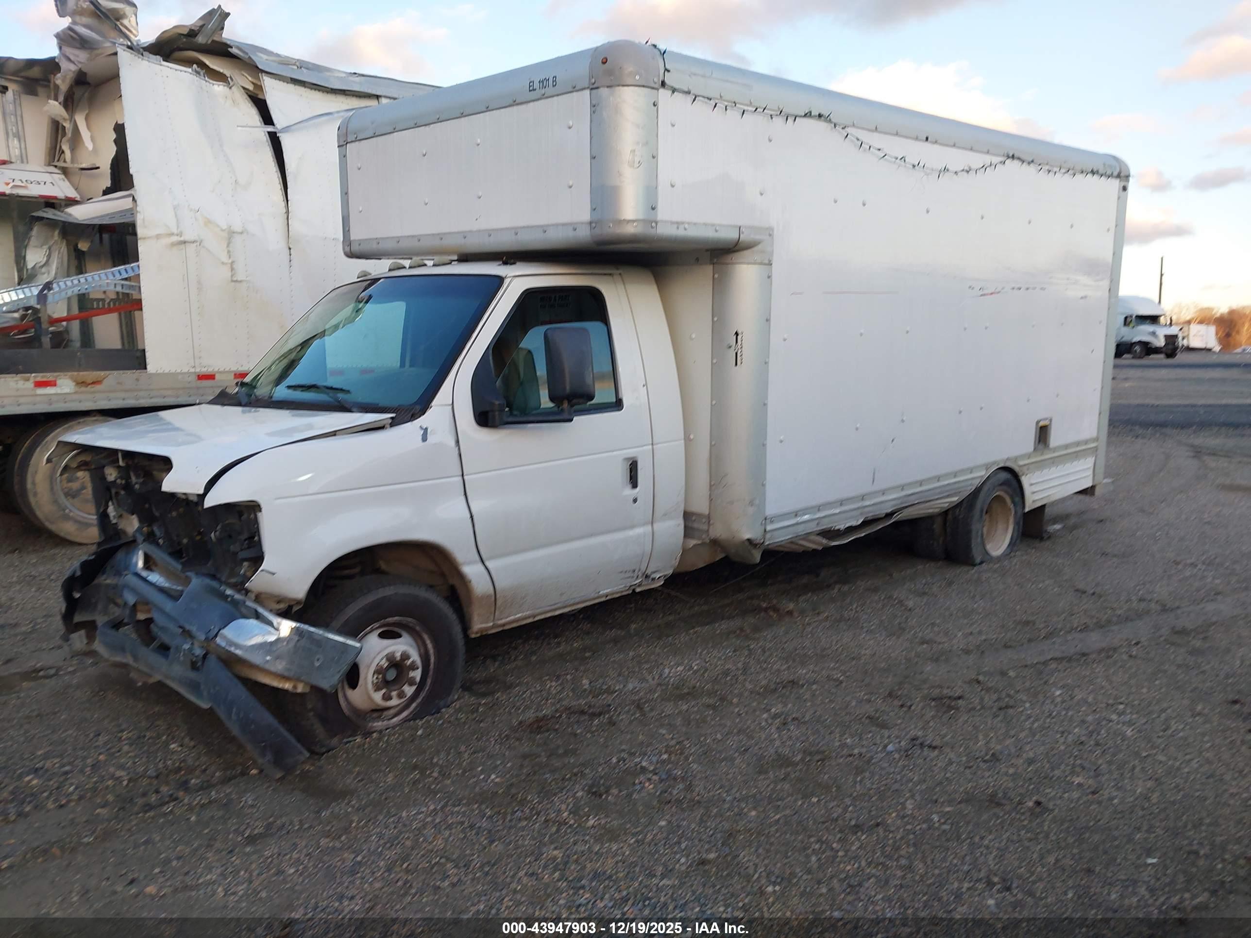 FORD E-450 image 2
