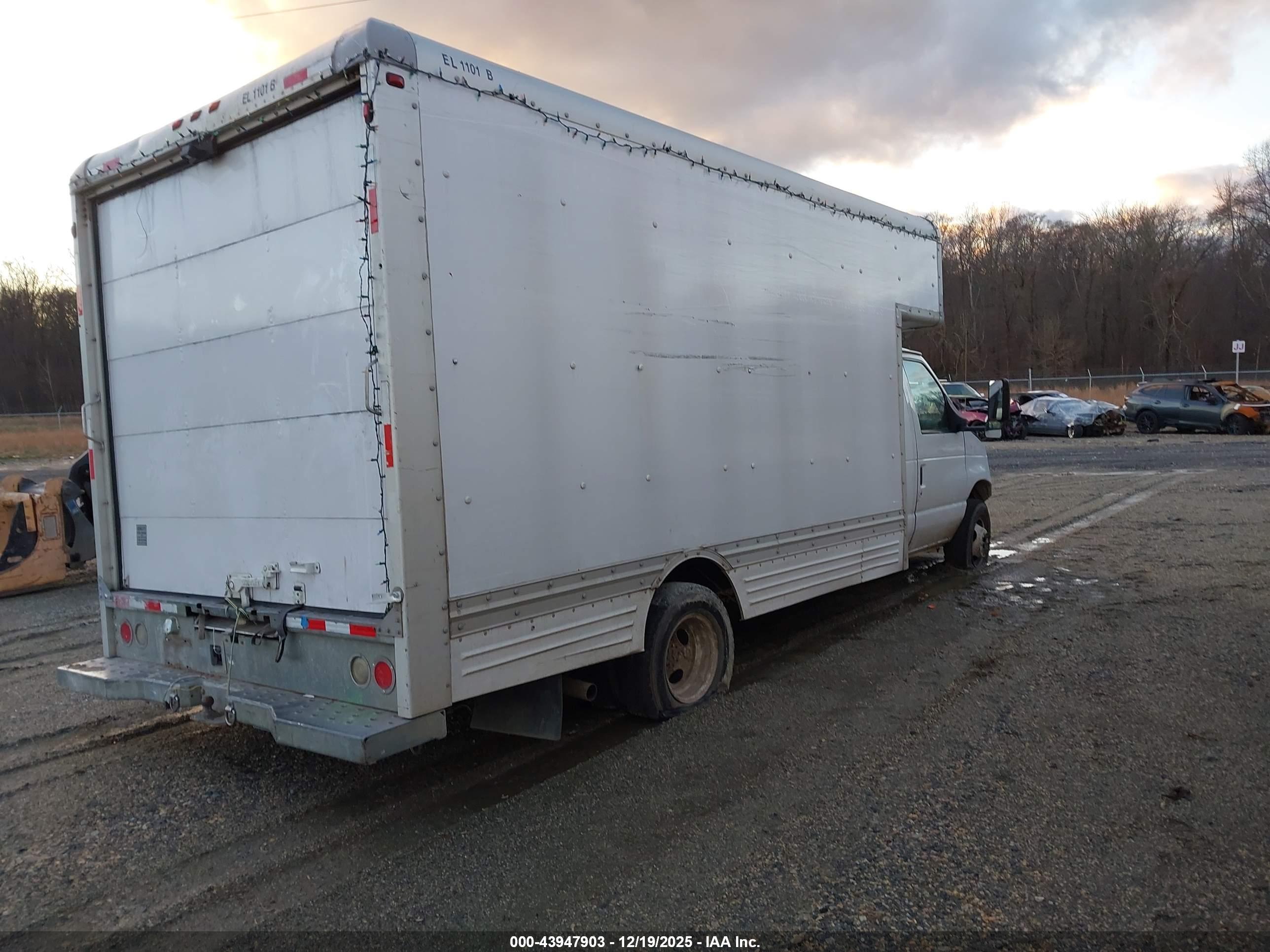 FORD E-450 image 4
